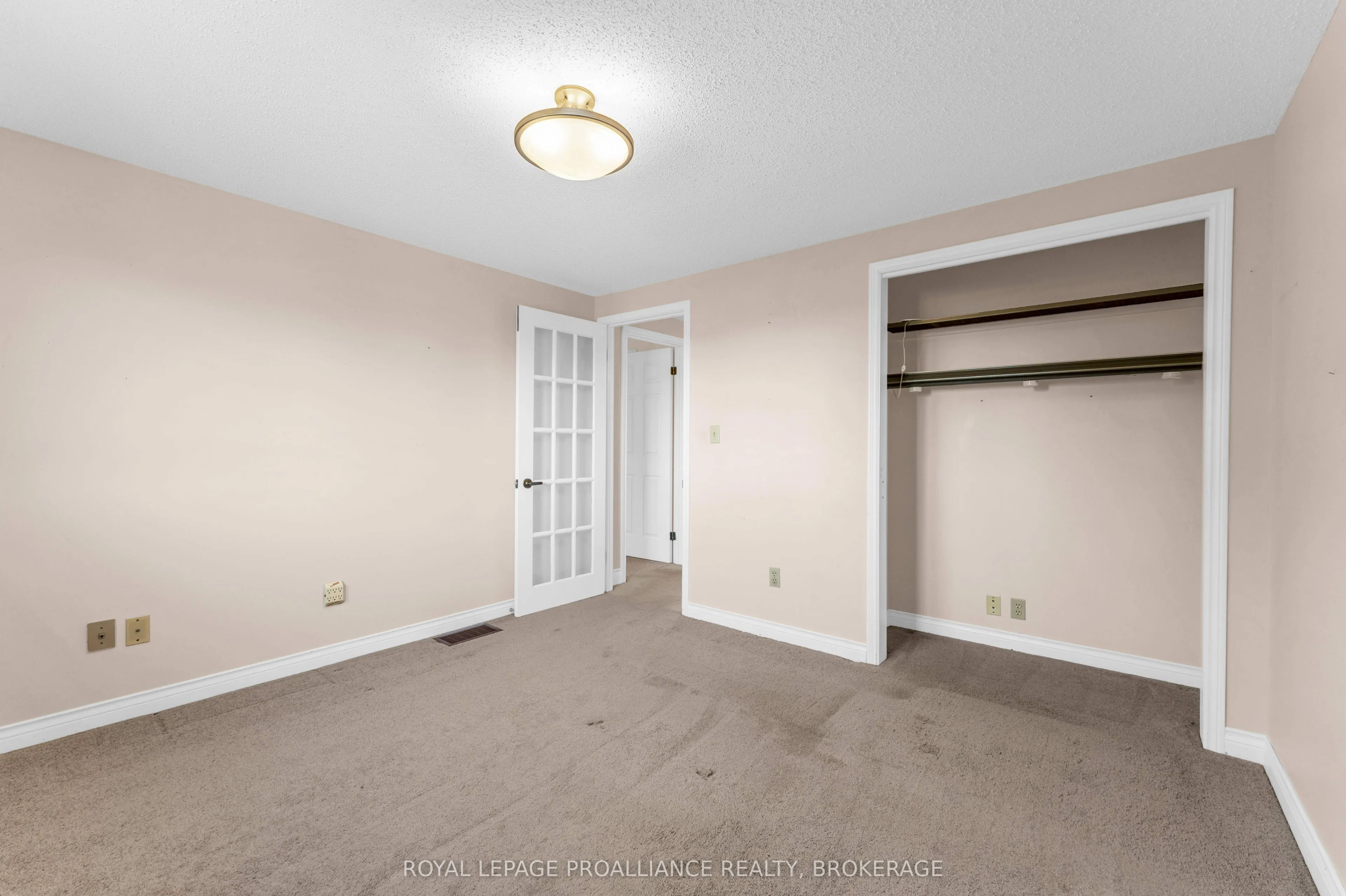 702 Parkside Crescent