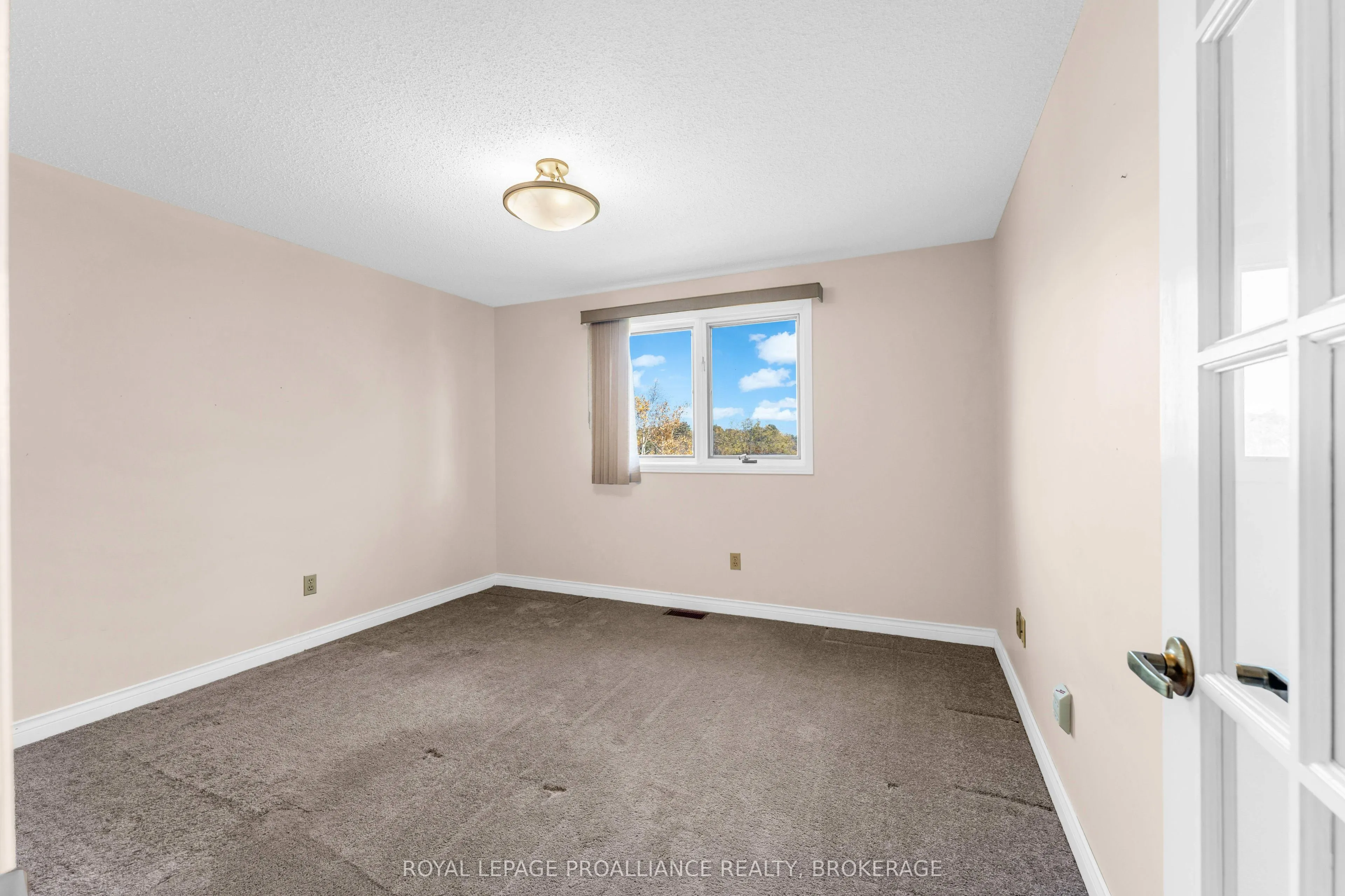 702 Parkside Crescent