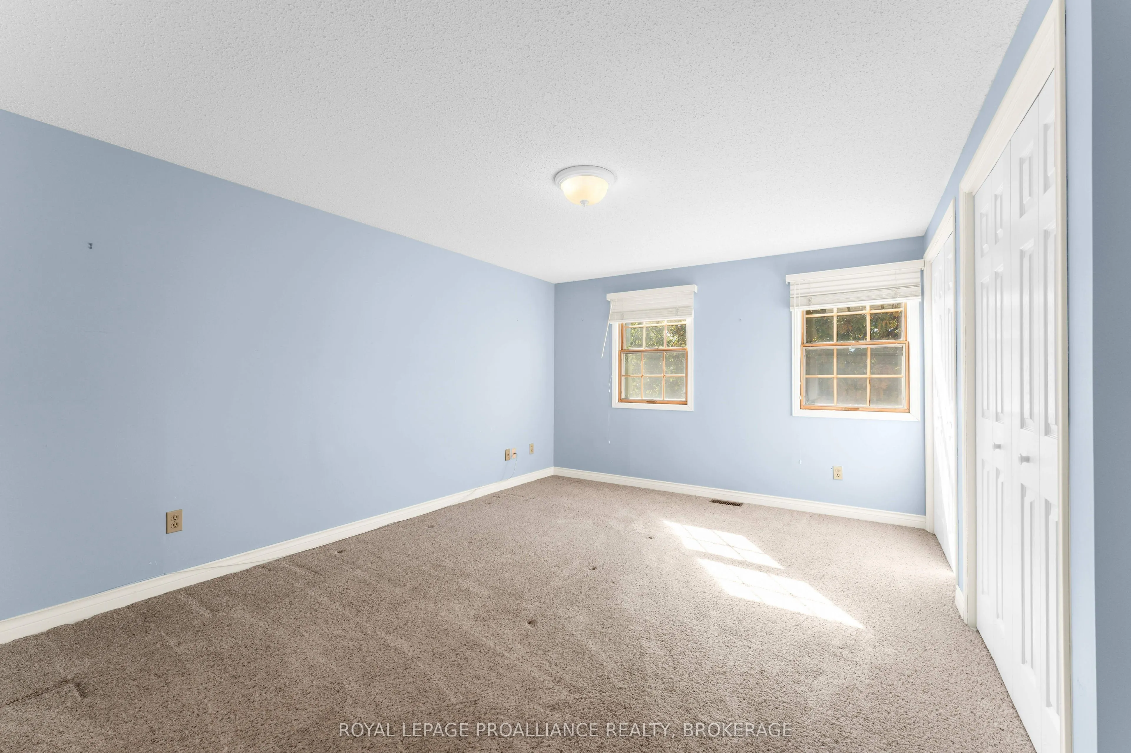 702 Parkside Crescent