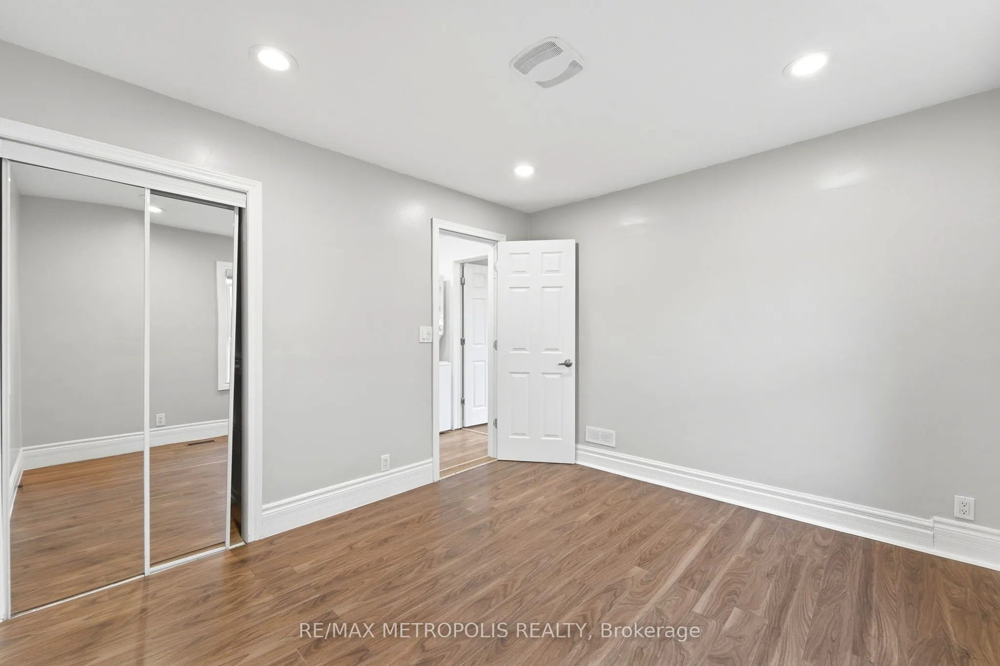 56 Charing Cross Street #Main Fl