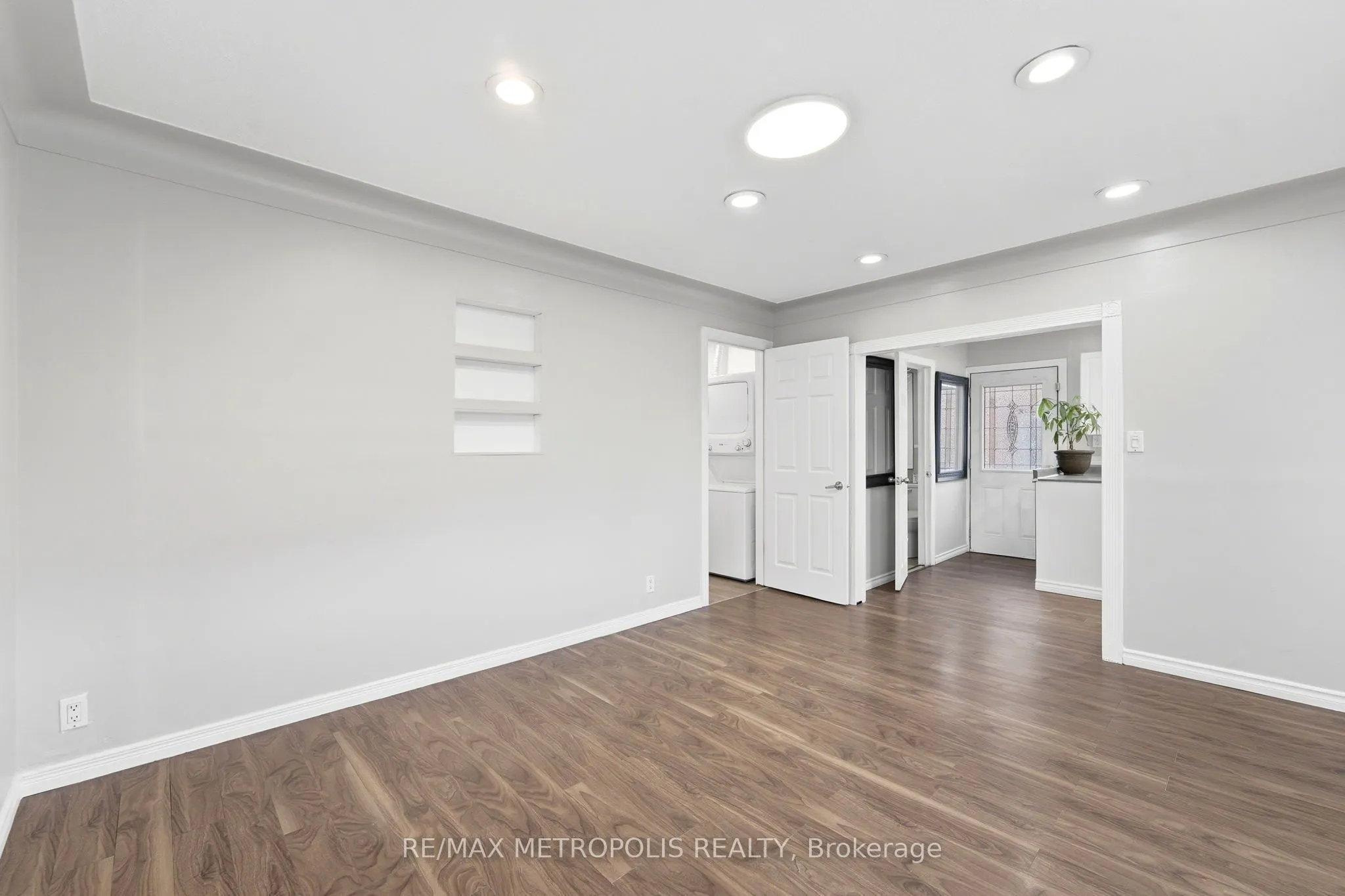 56 Charing Cross Street #Main Fl