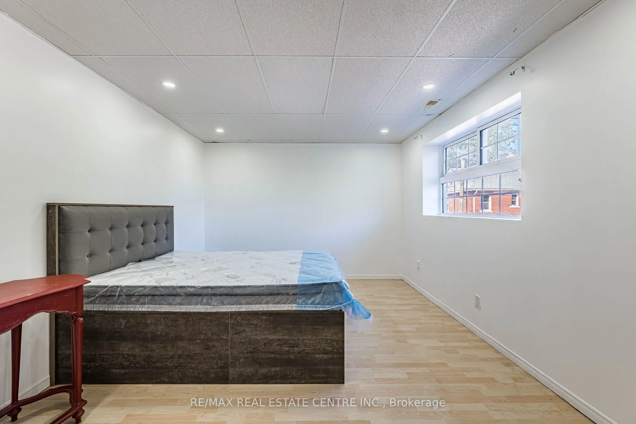 1465 Main Street E
