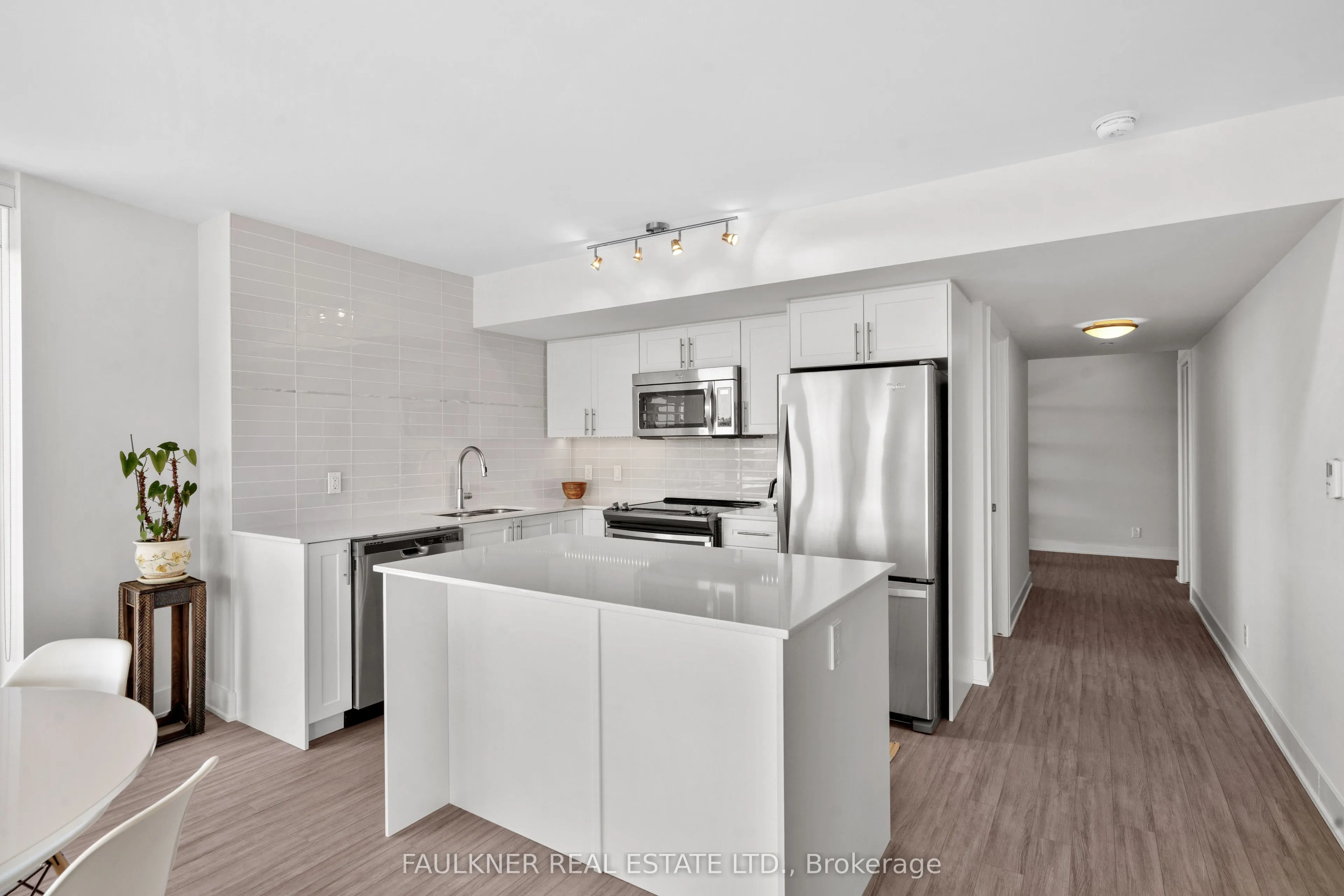 1035 Bank Street #609