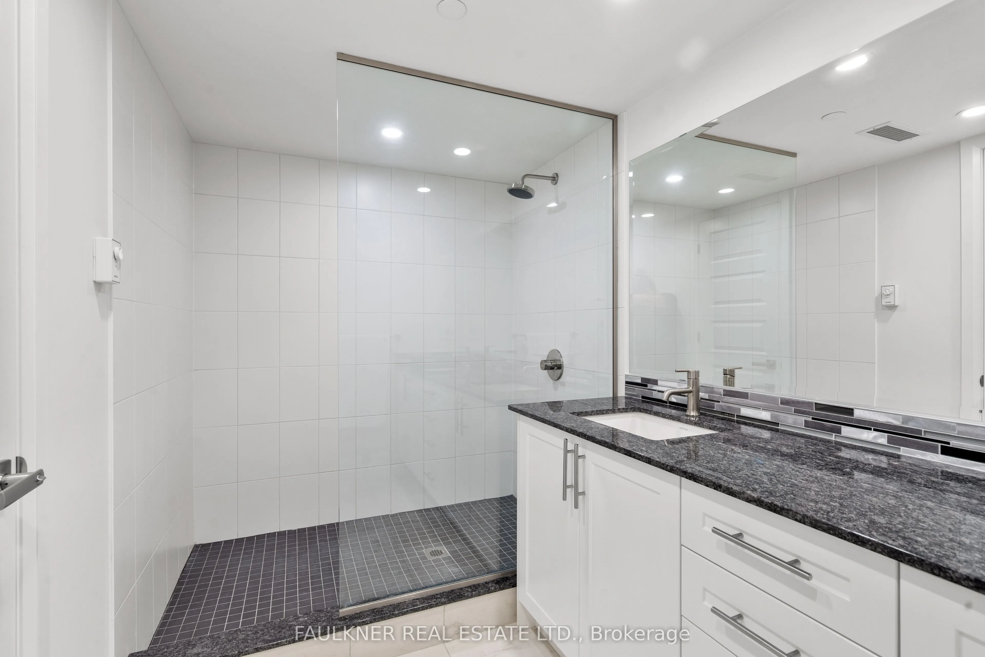1035 Bank Street #609