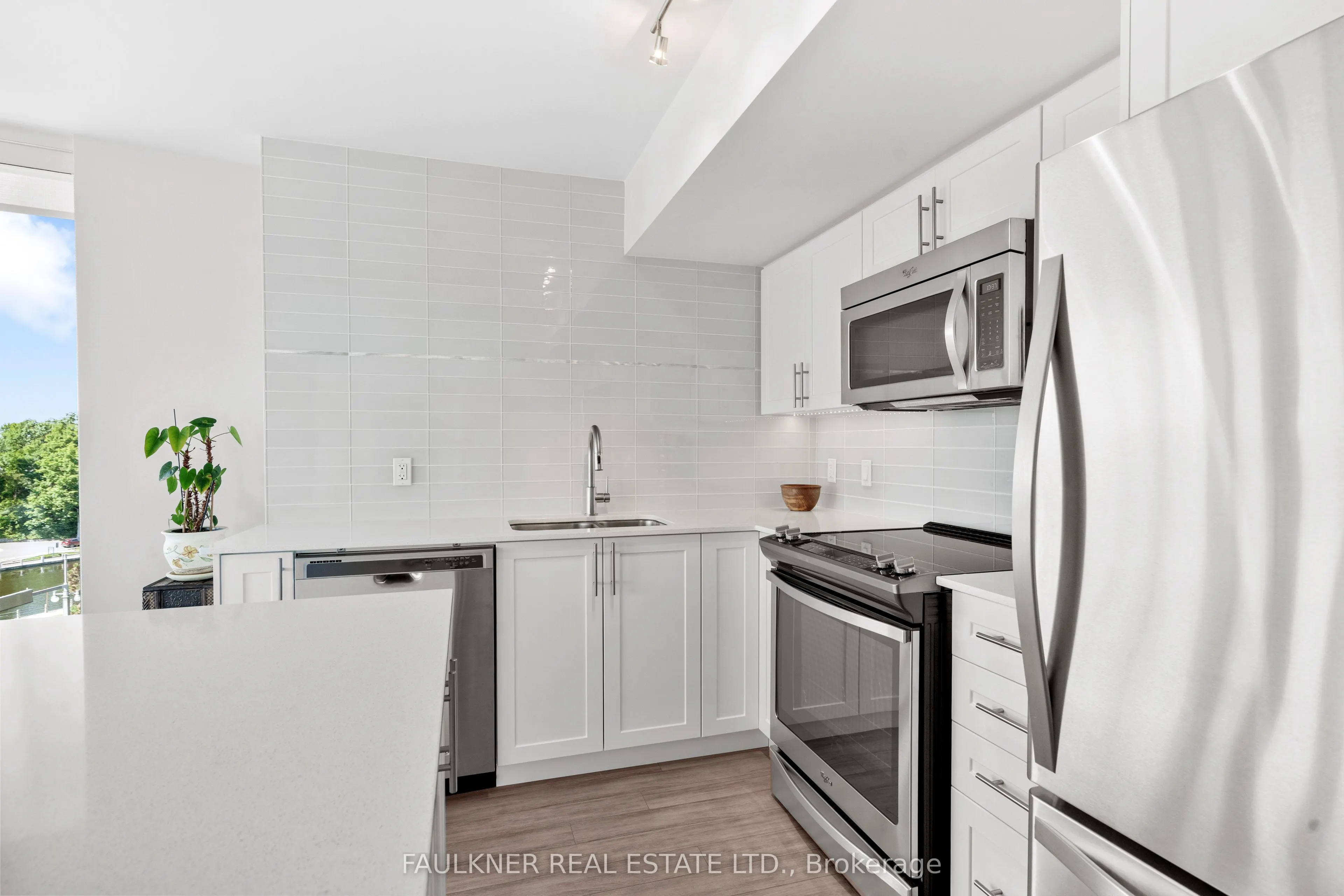1035 Bank Street #609