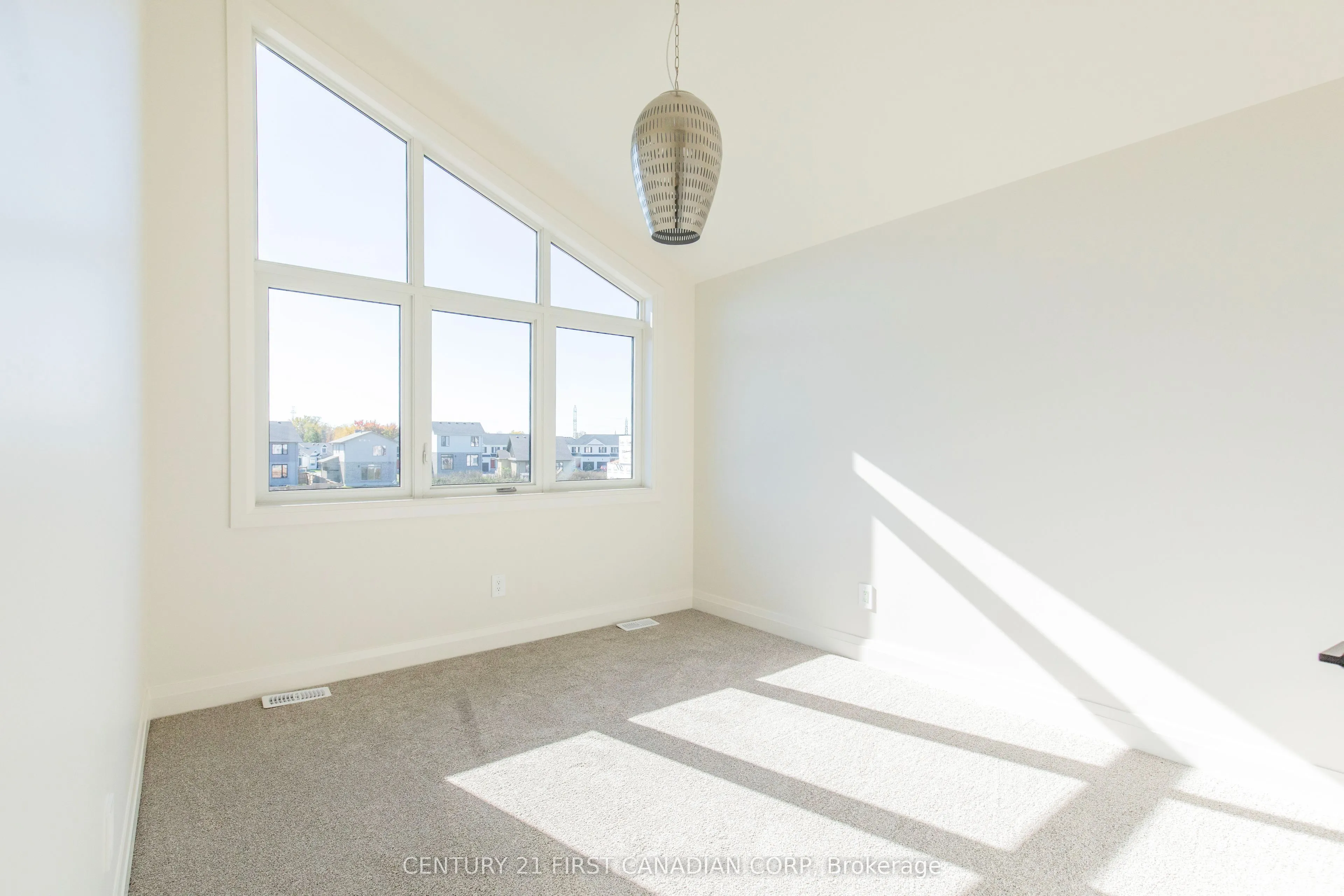 245 HESSELMAN Crescent