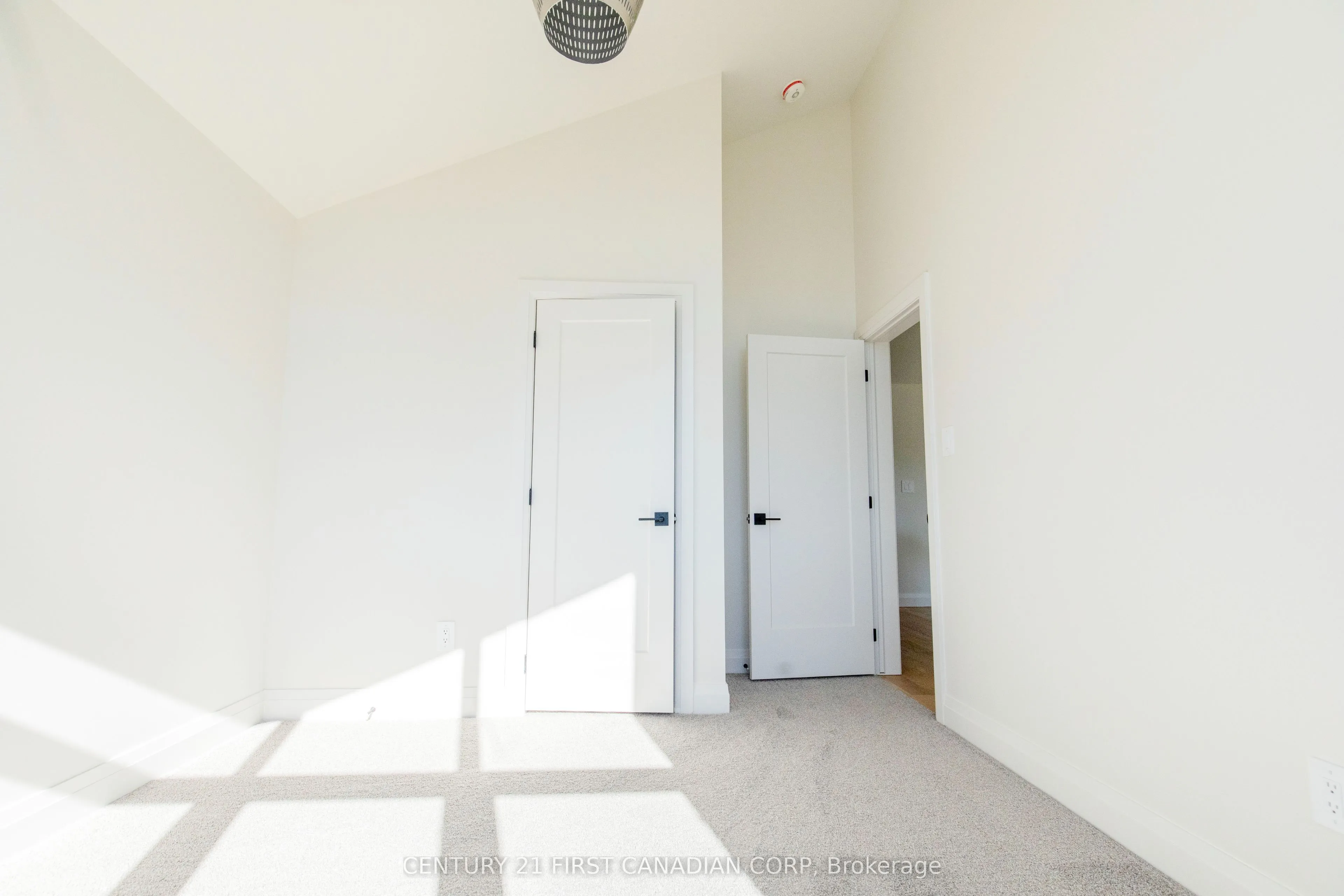 245 HESSELMAN Crescent