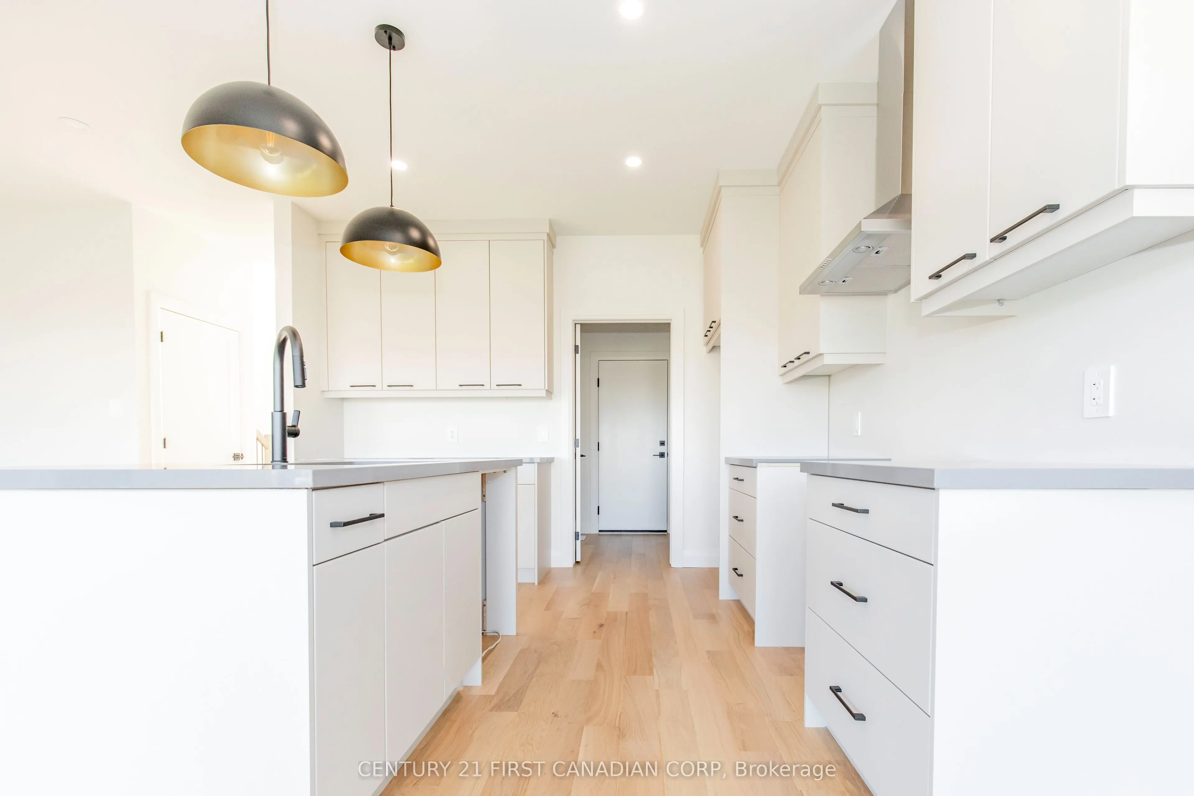 245 HESSELMAN Crescent