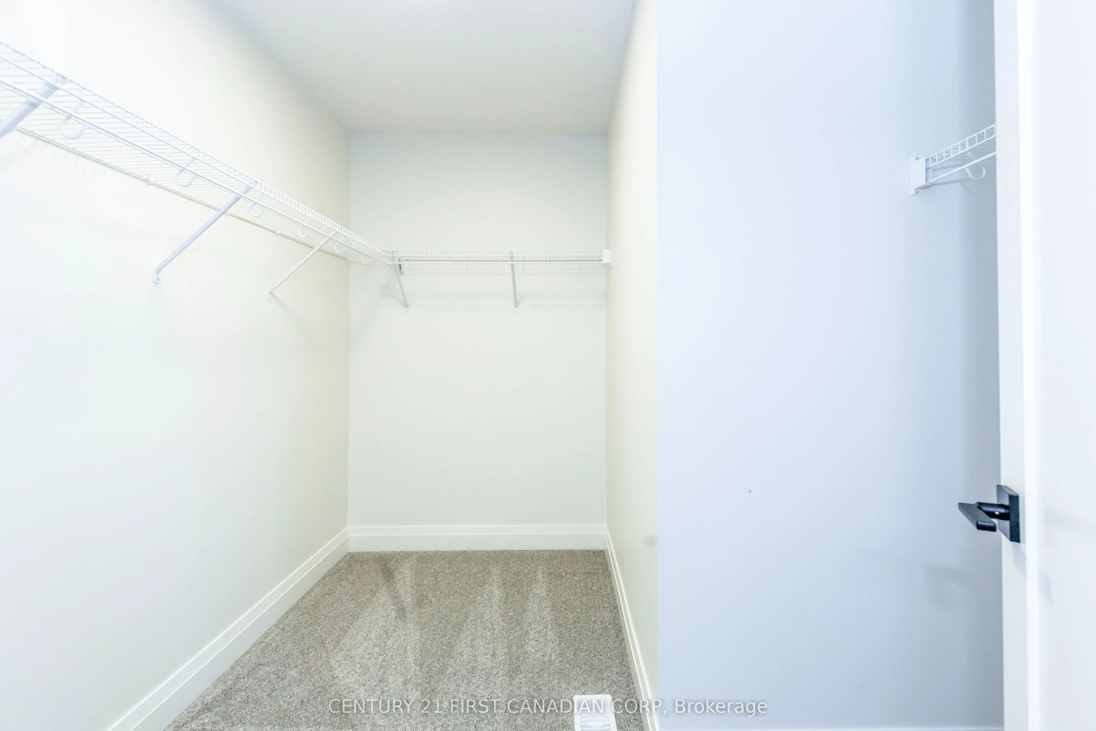 245 HESSELMAN Crescent