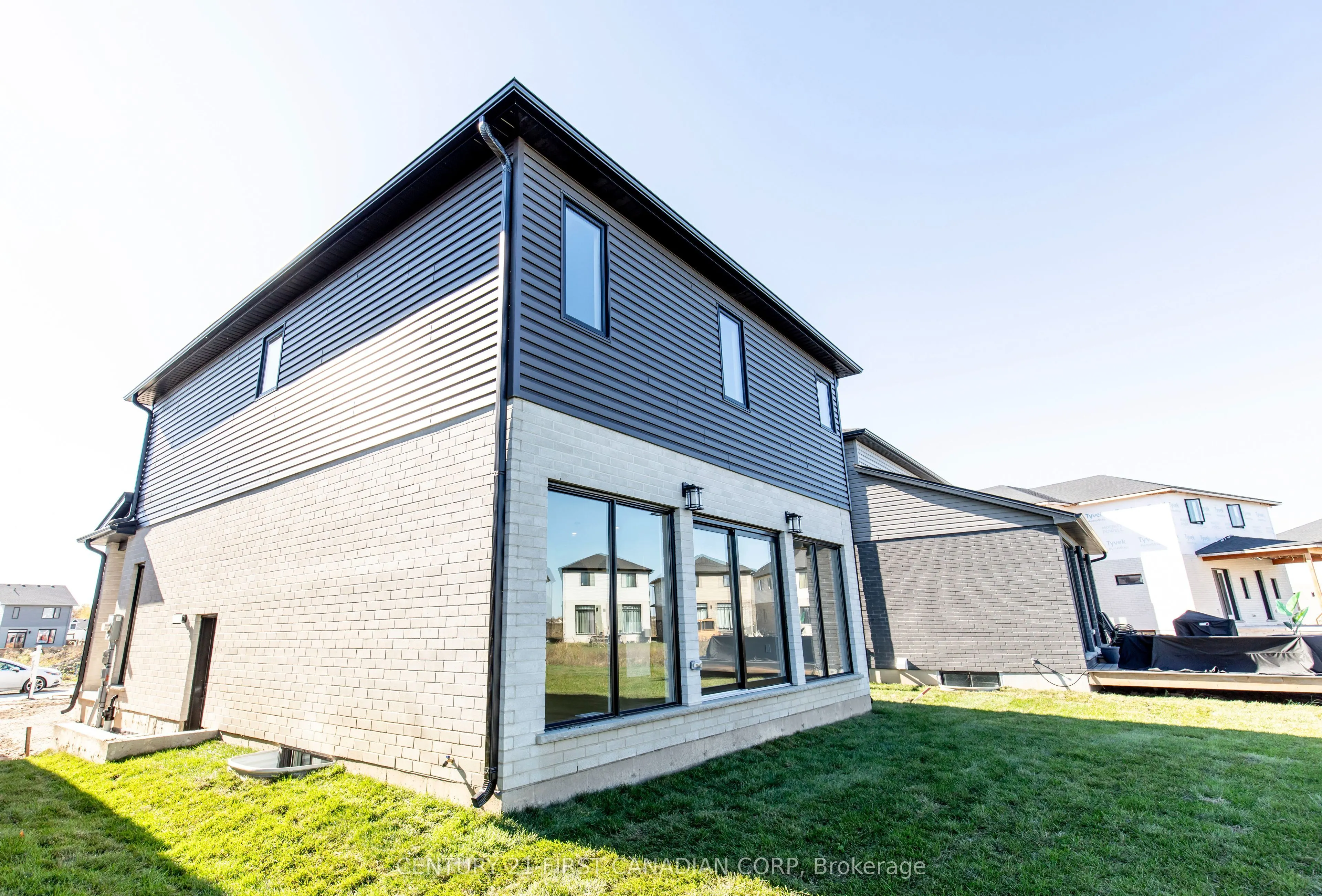 245 HESSELMAN Crescent