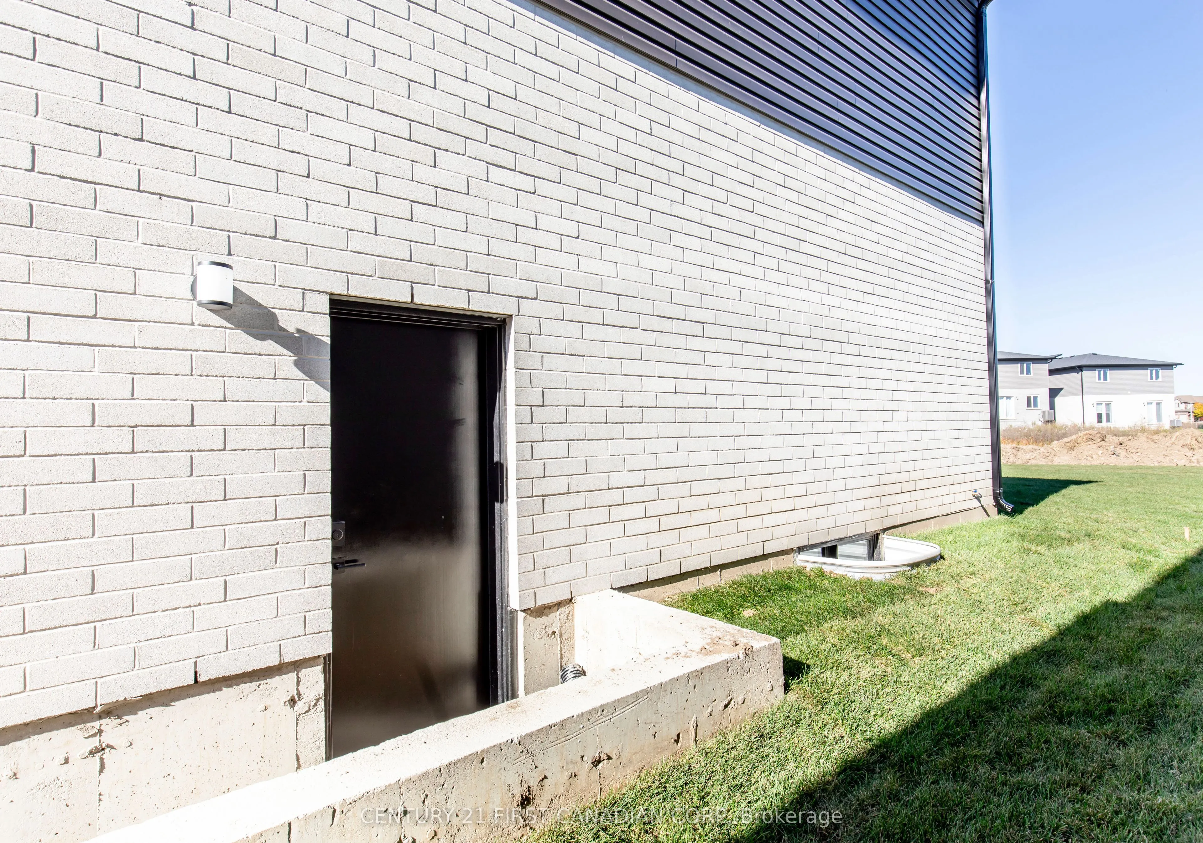 245 HESSELMAN Crescent