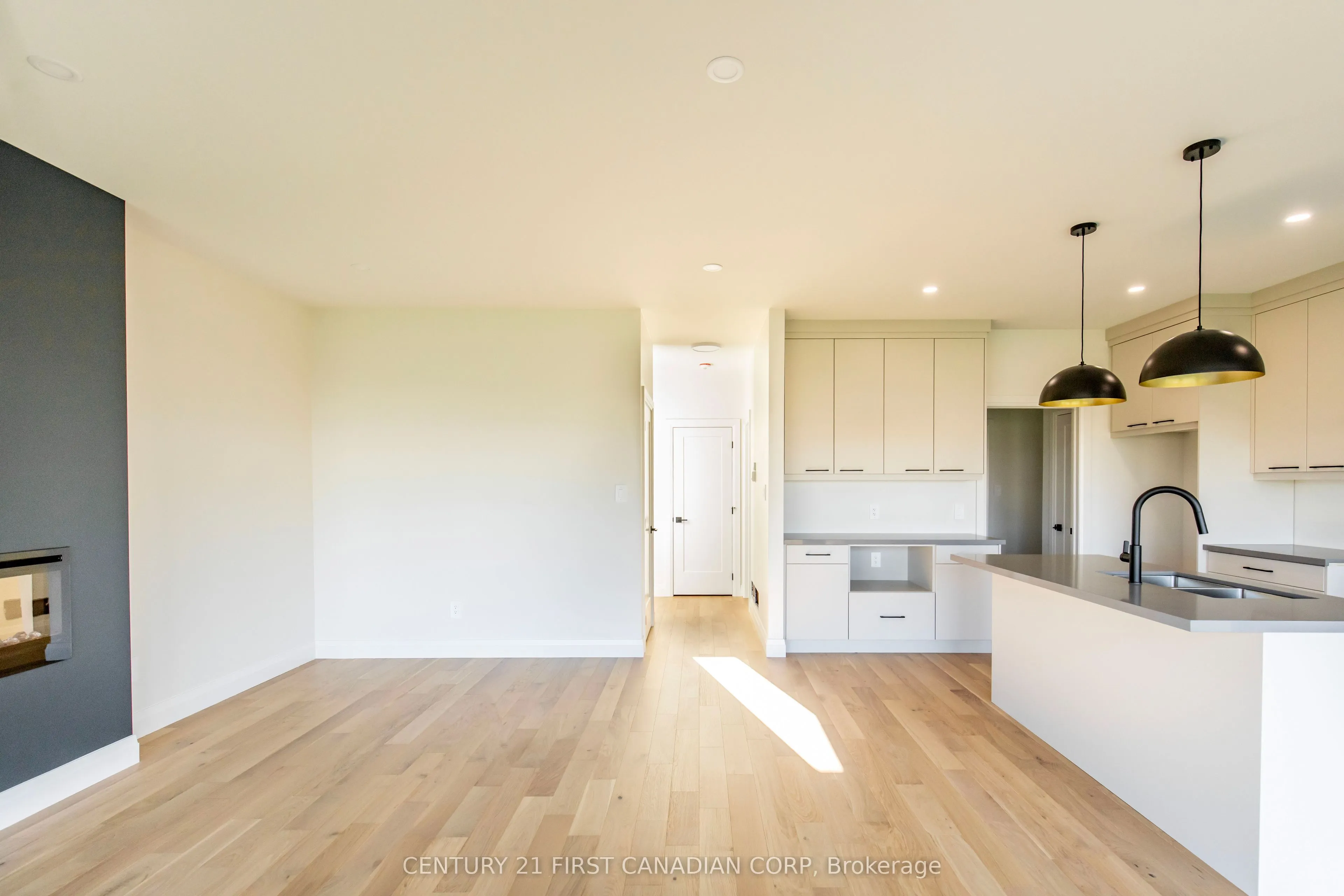 245 HESSELMAN Crescent