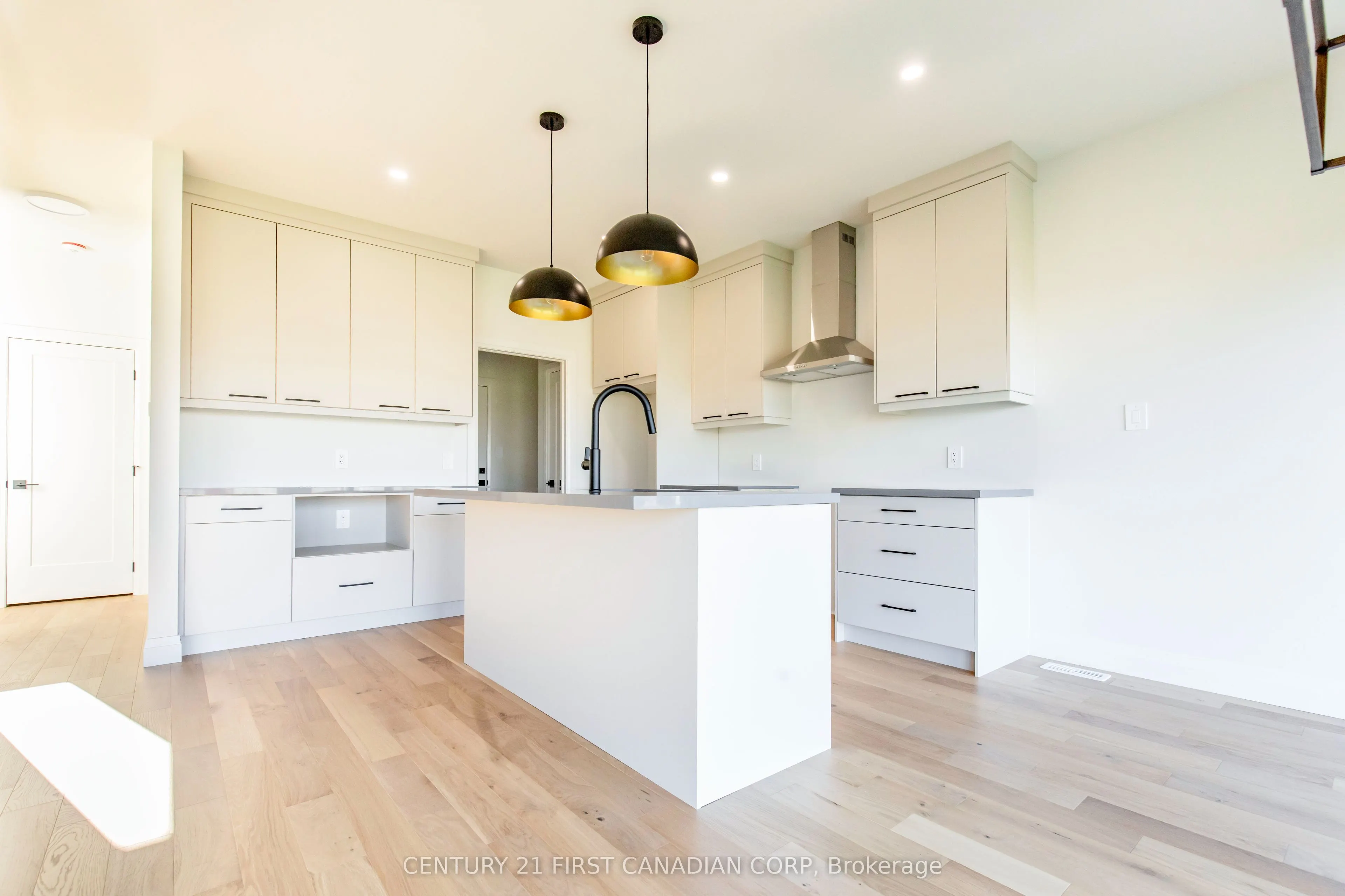 245 HESSELMAN Crescent