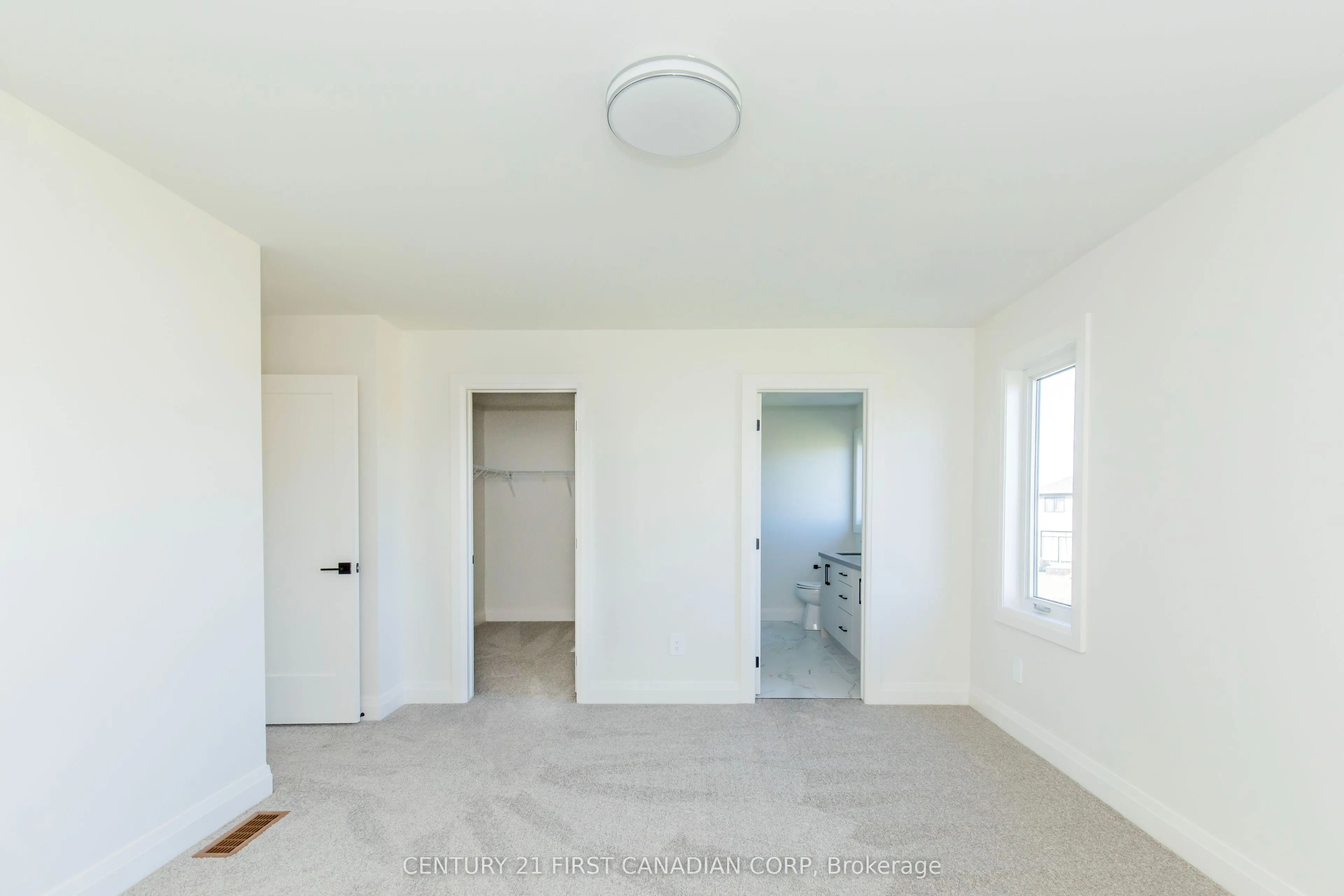 245 HESSELMAN Crescent