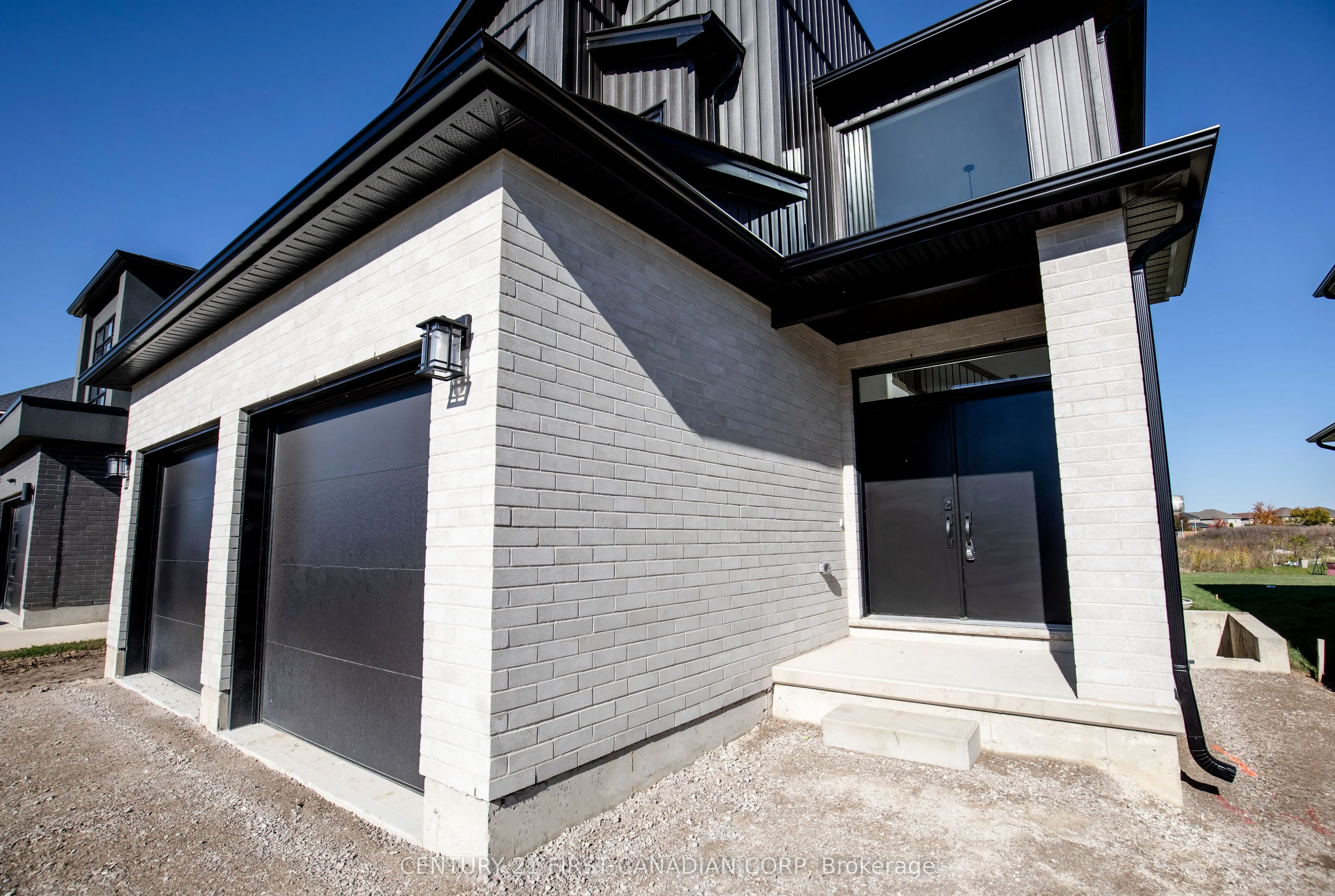 245 HESSELMAN Crescent