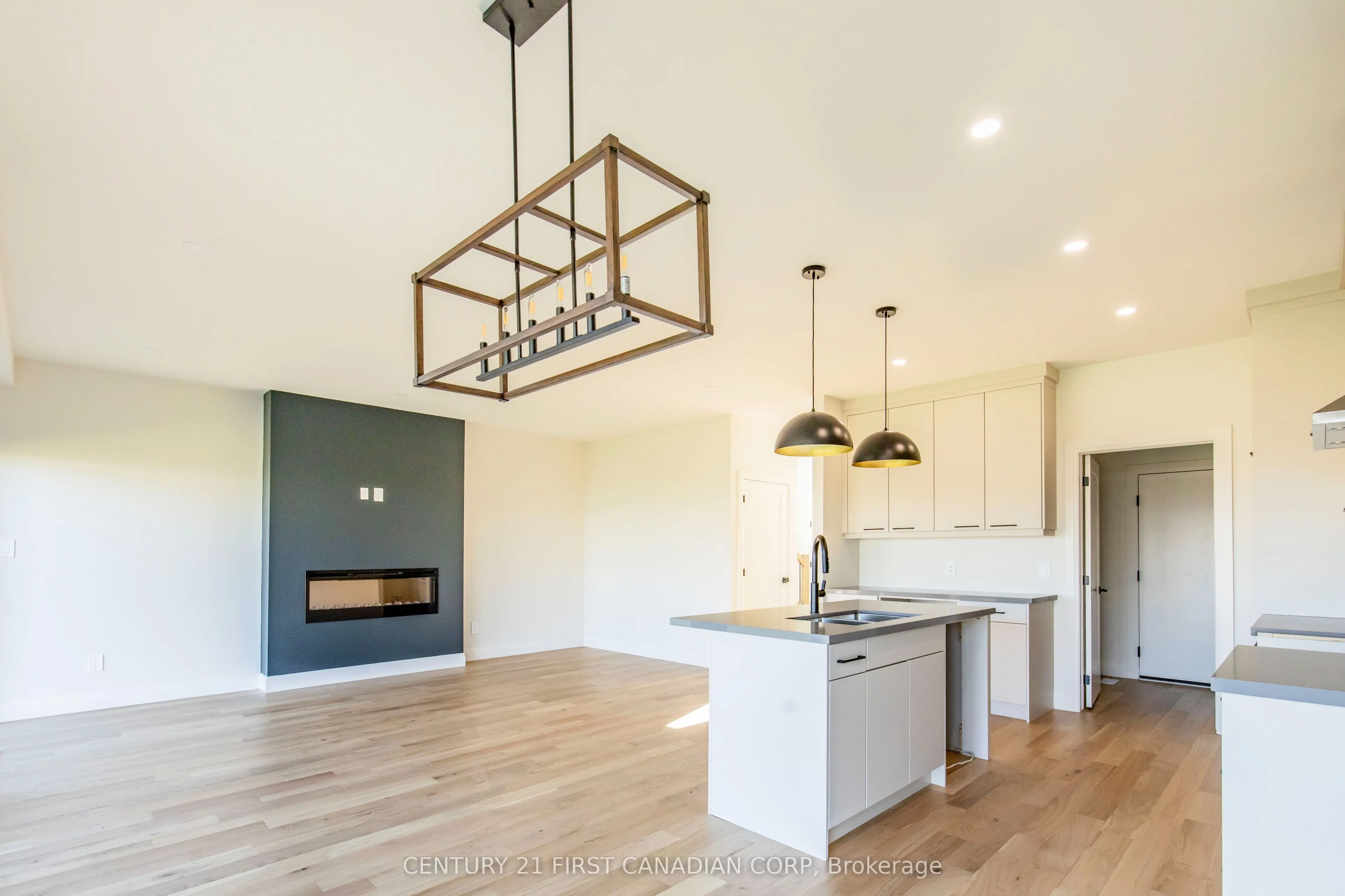 245 HESSELMAN Crescent