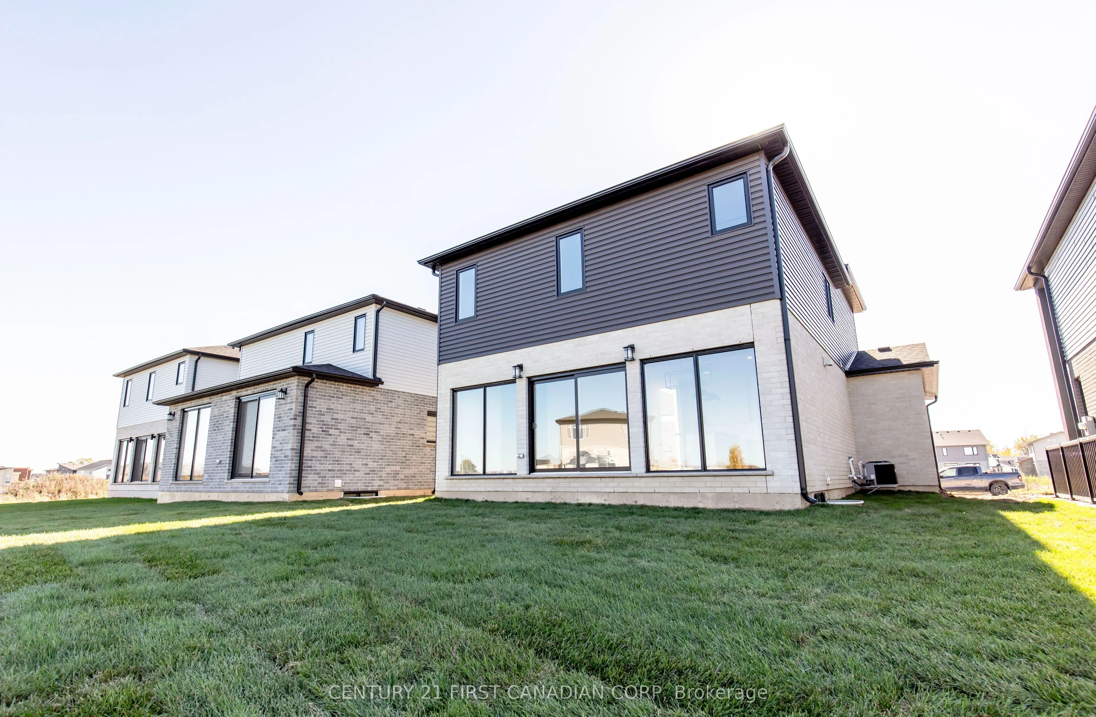 245 HESSELMAN Crescent