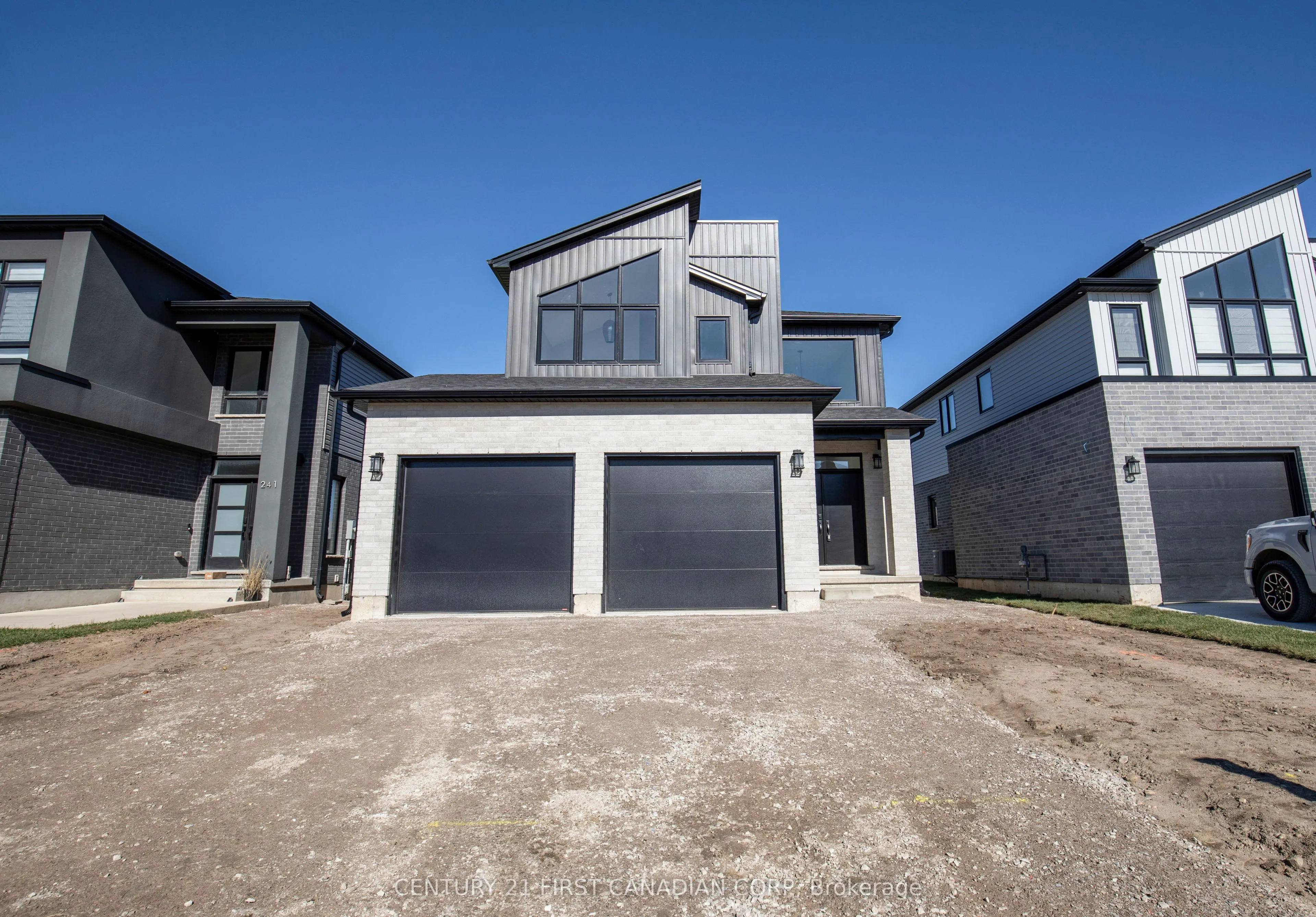 245 HESSELMAN Crescent