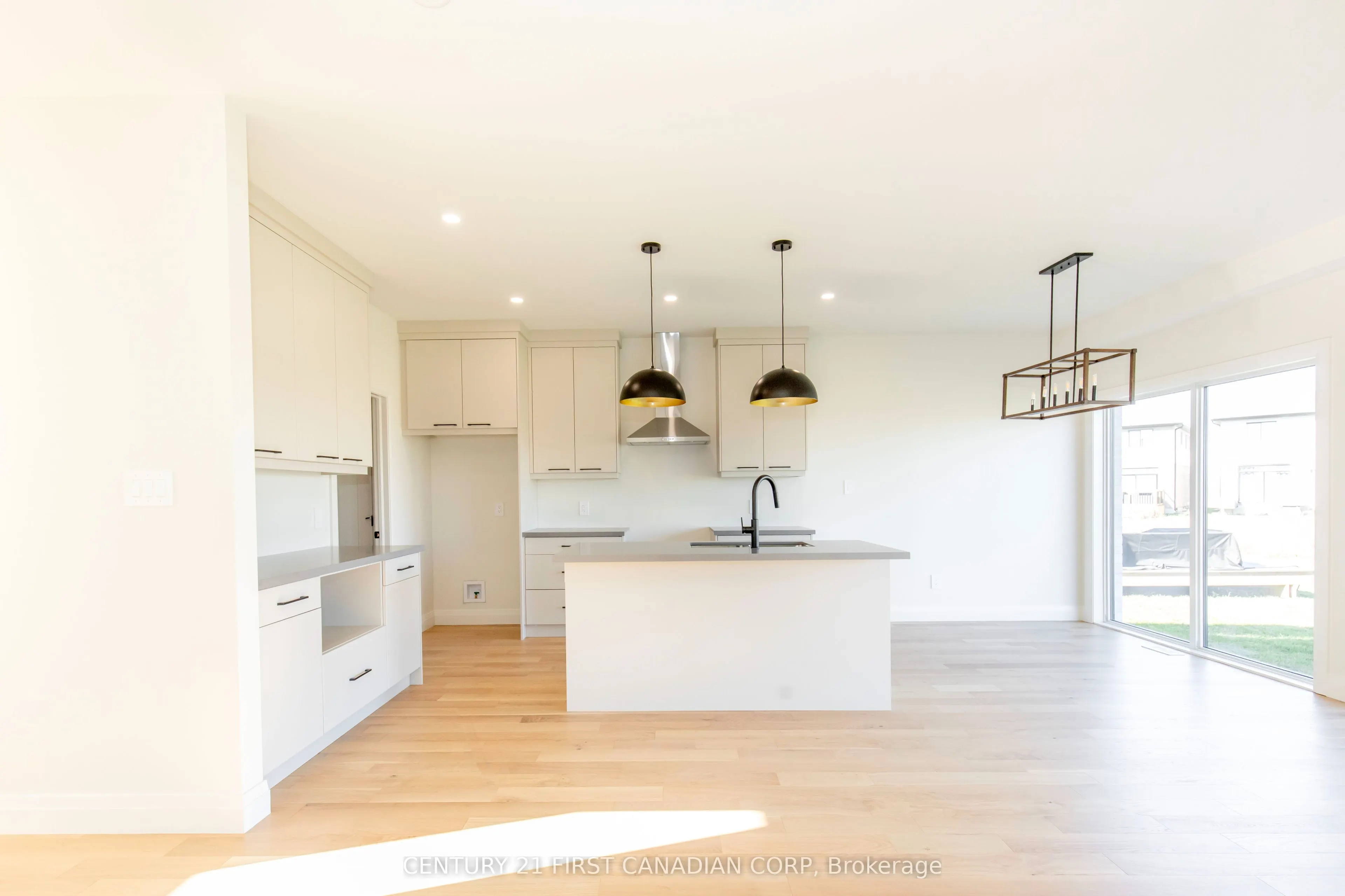 245 HESSELMAN Crescent