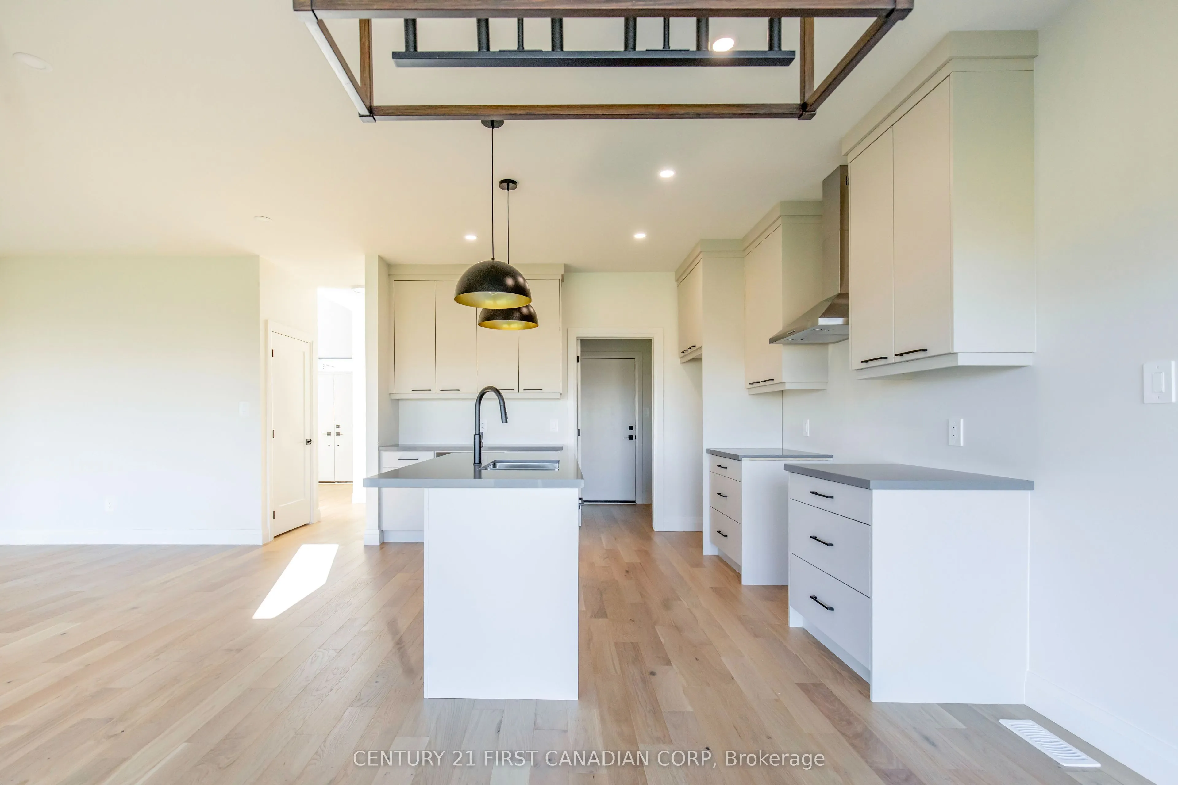 245 HESSELMAN Crescent