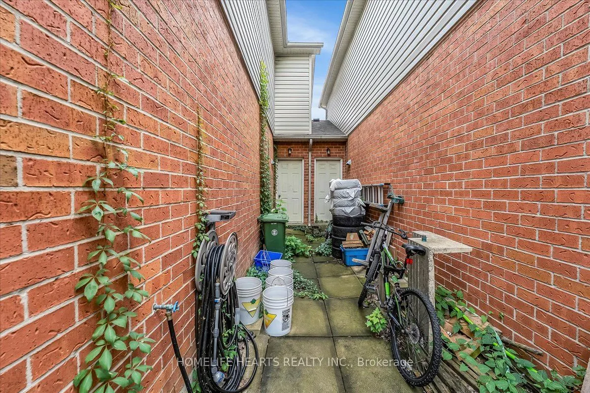 21 Bronte Court
