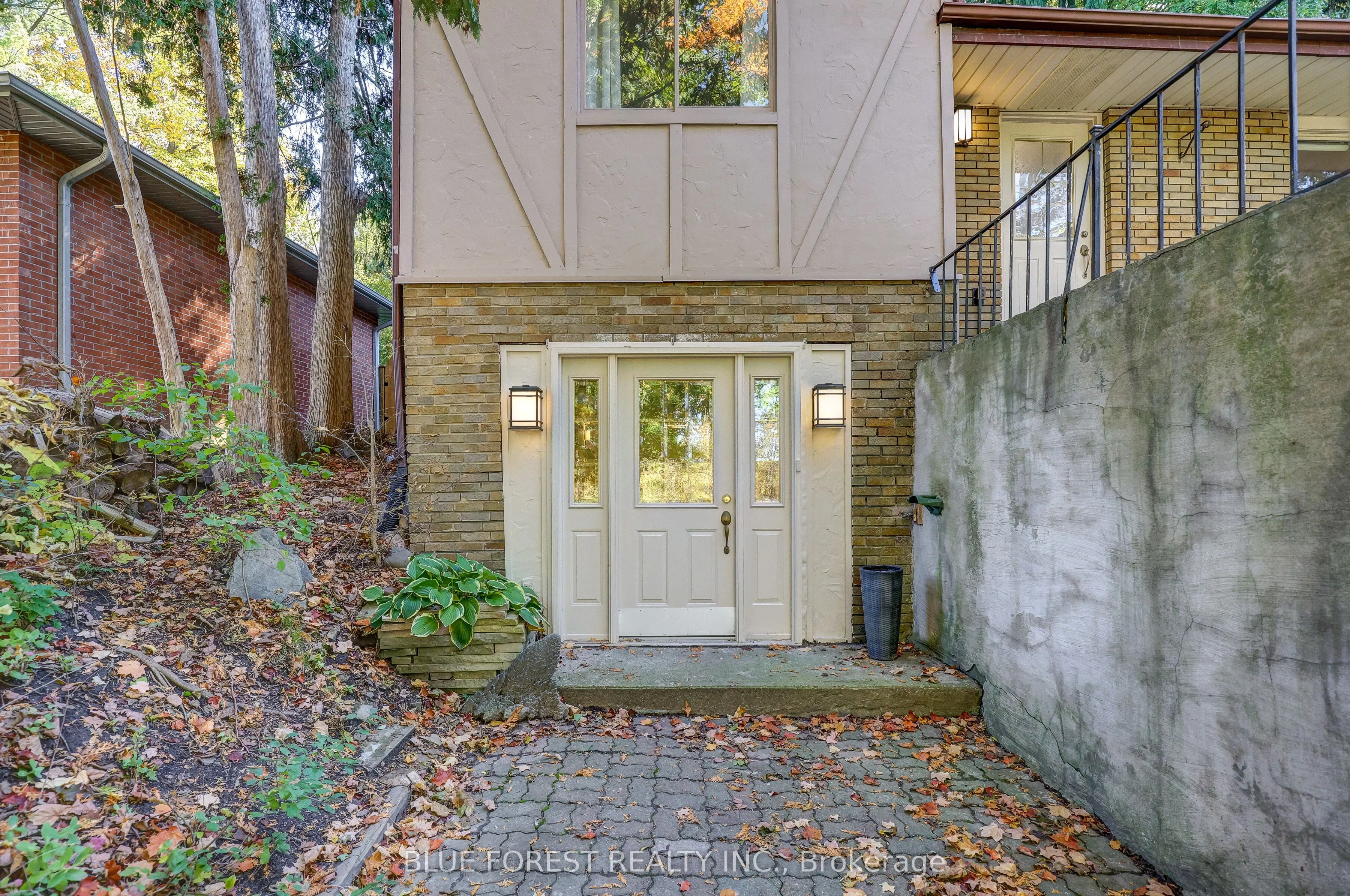 786 Springbank Drive