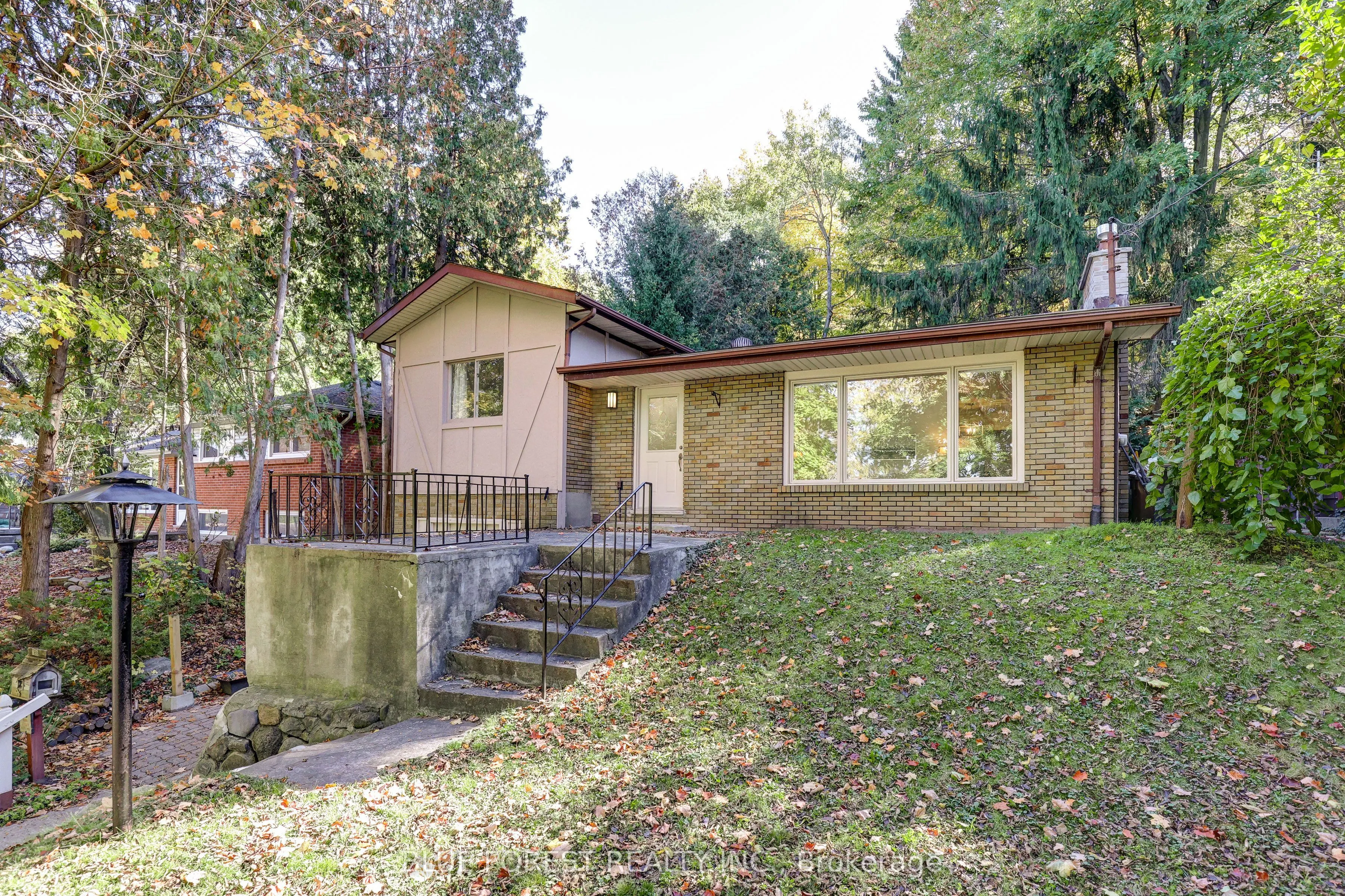 786 Springbank Drive