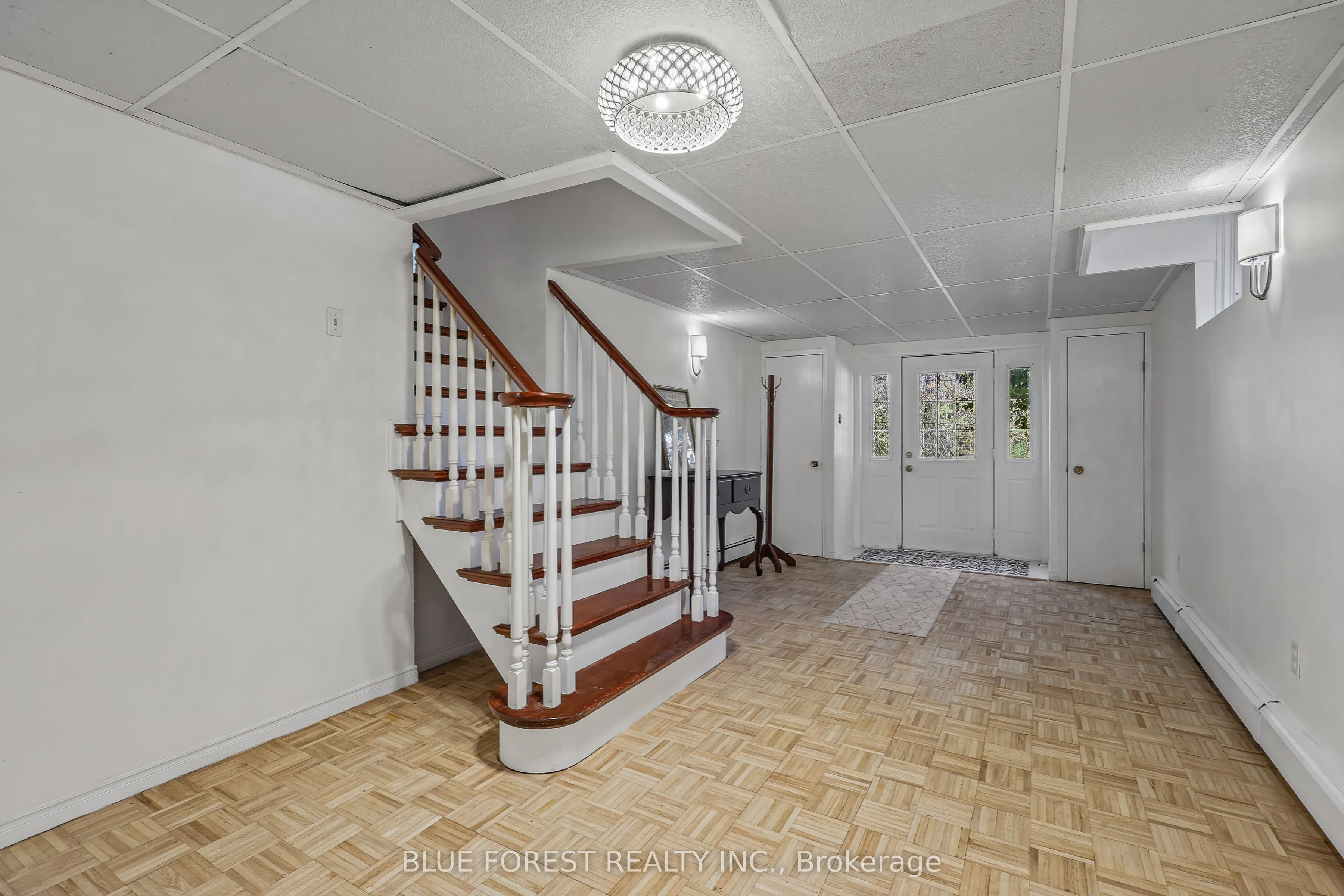786 Springbank Drive