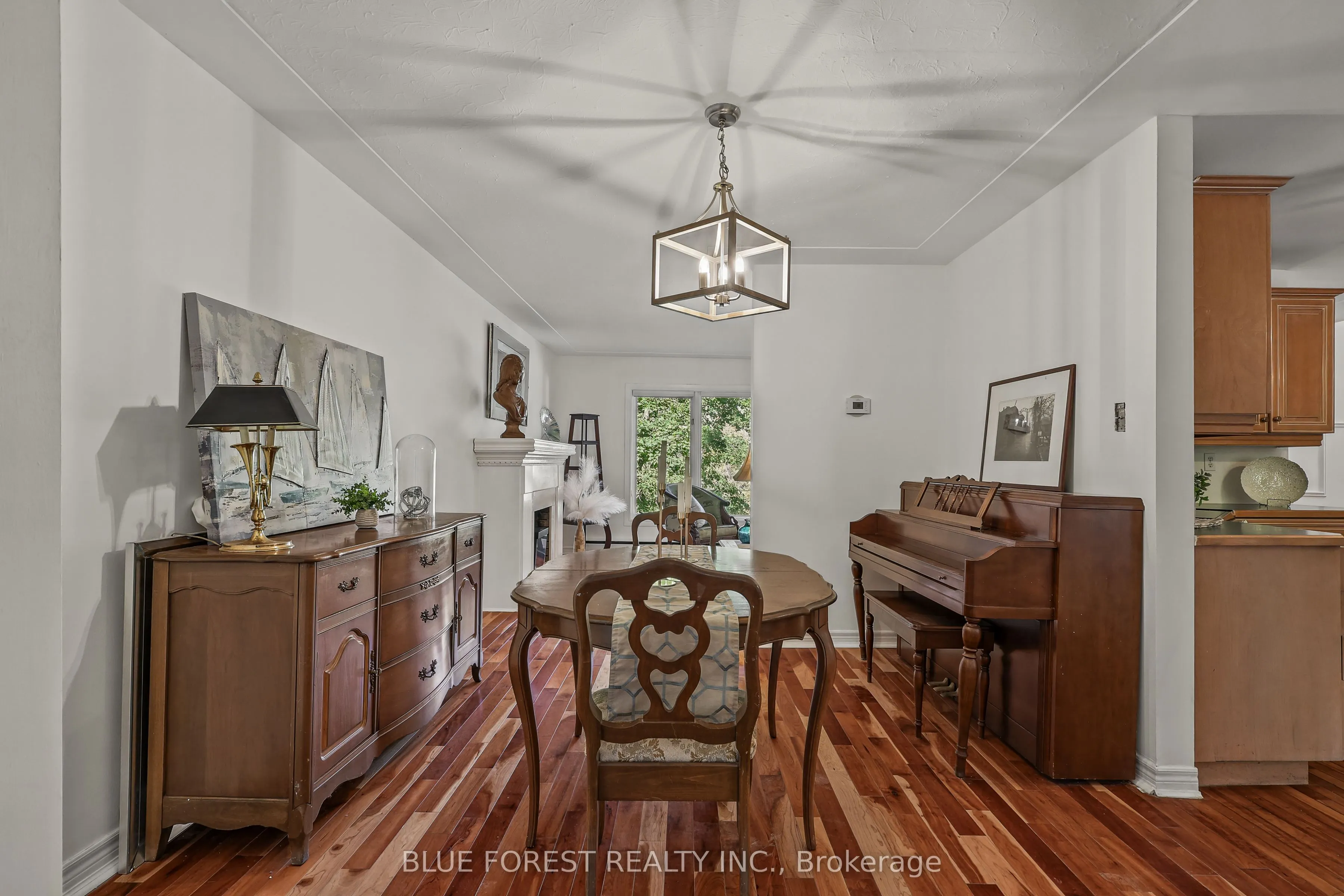 786 Springbank Drive
