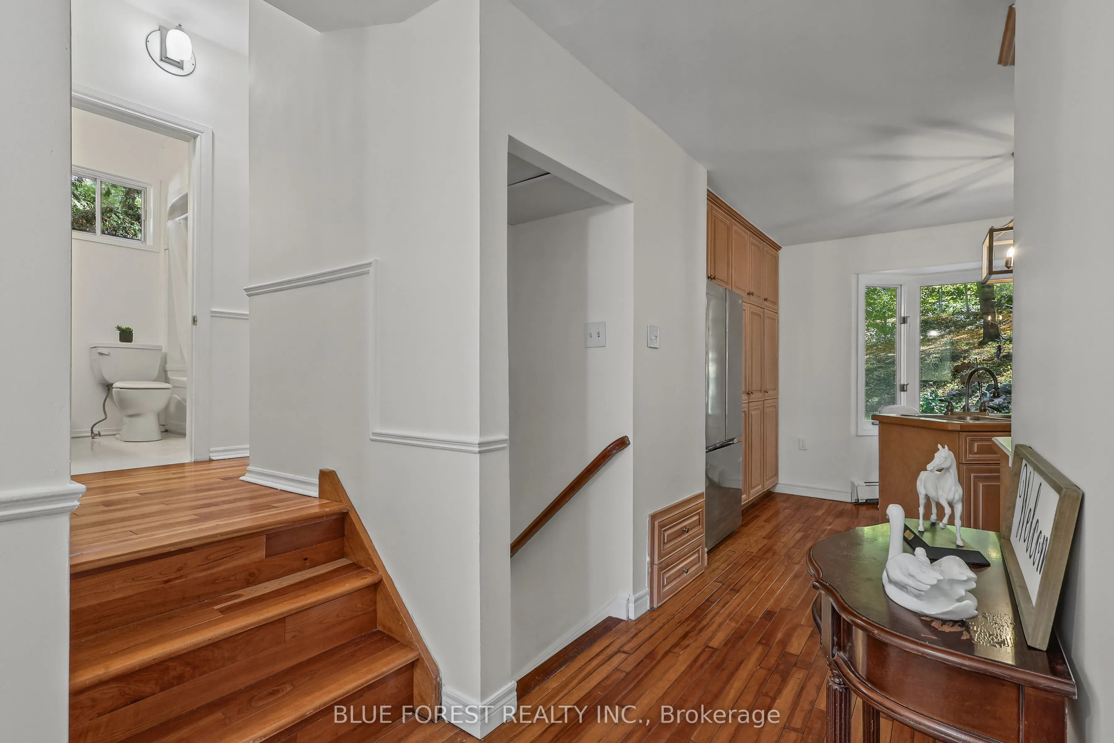 786 Springbank Drive