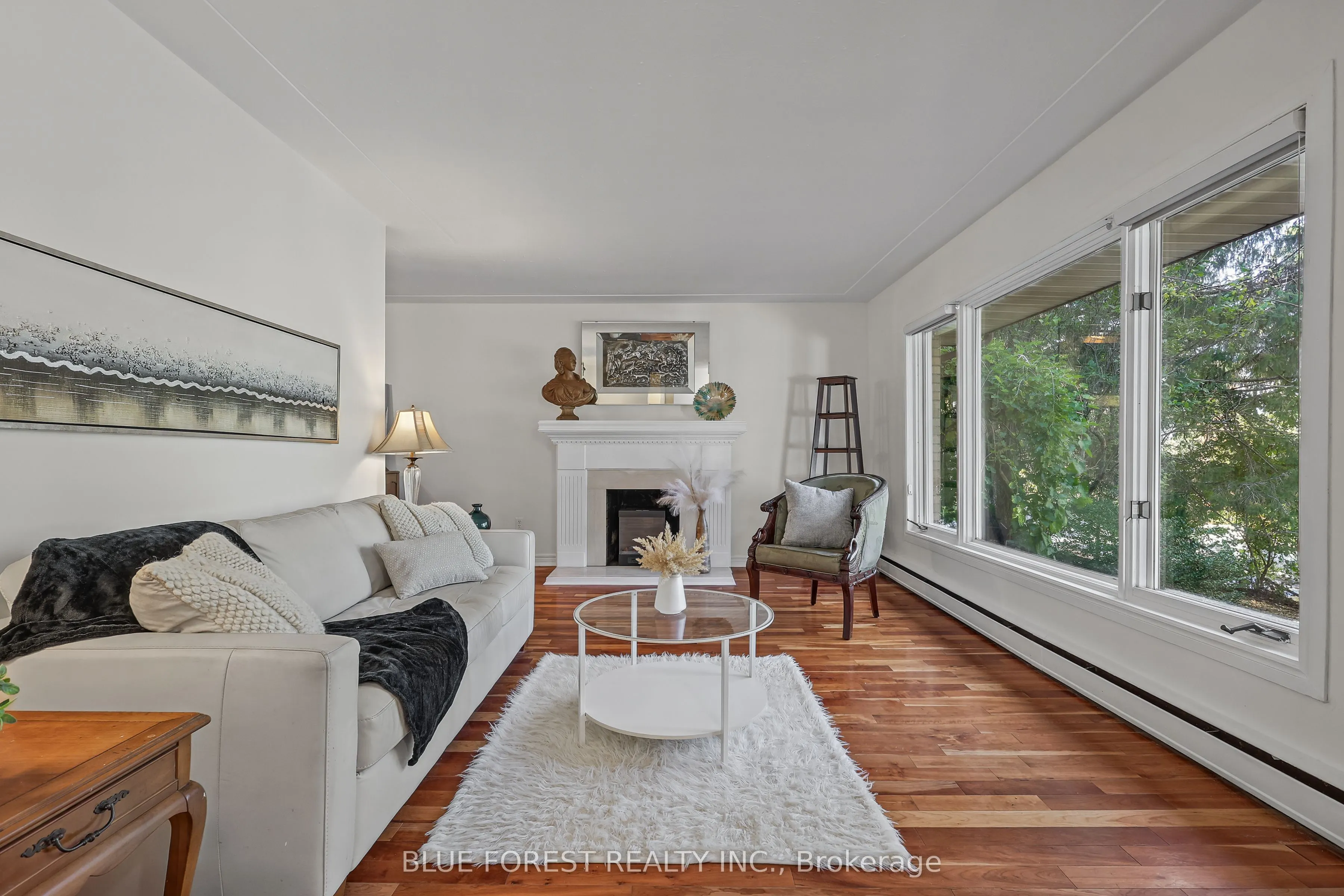 786 Springbank Drive