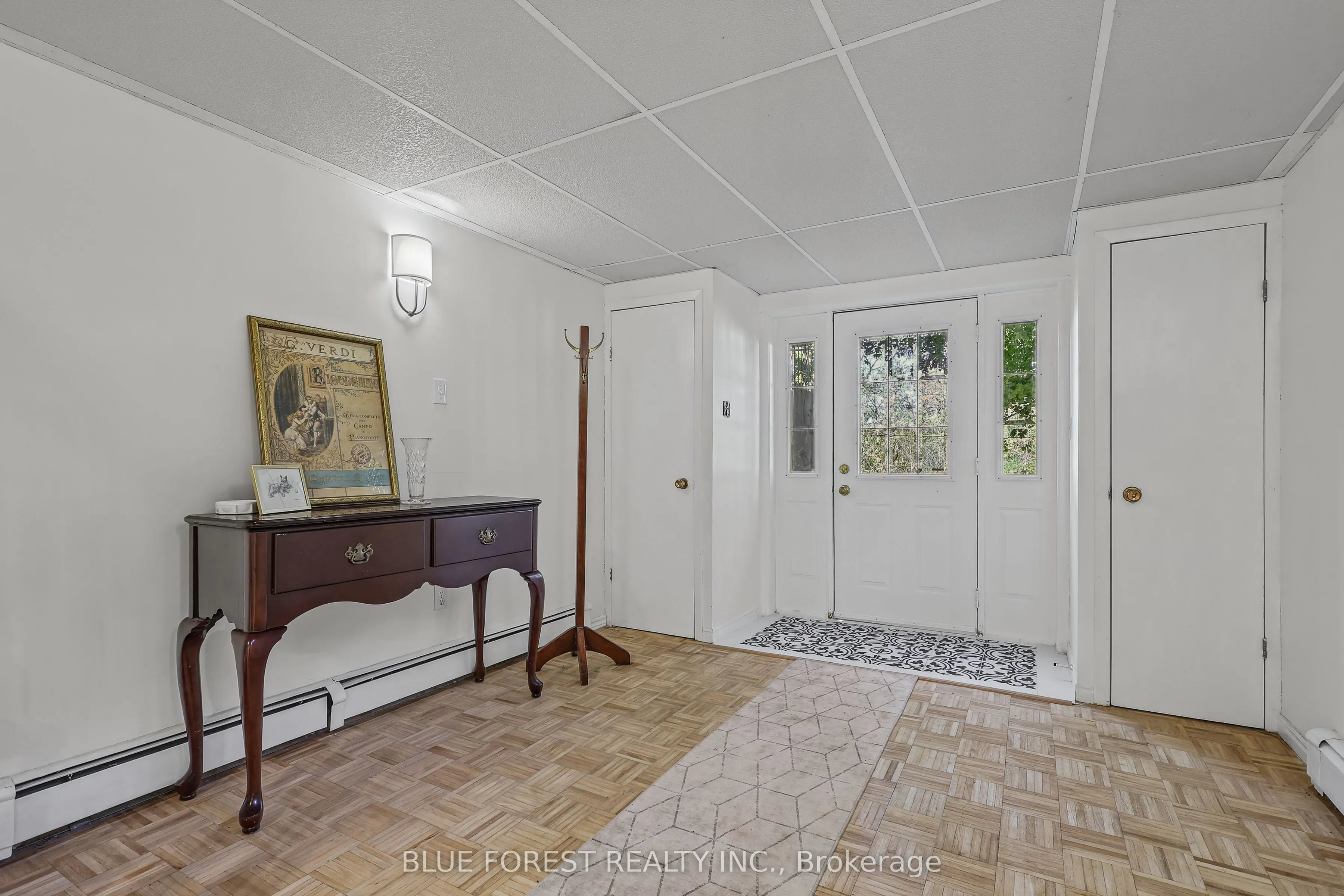 786 Springbank Drive