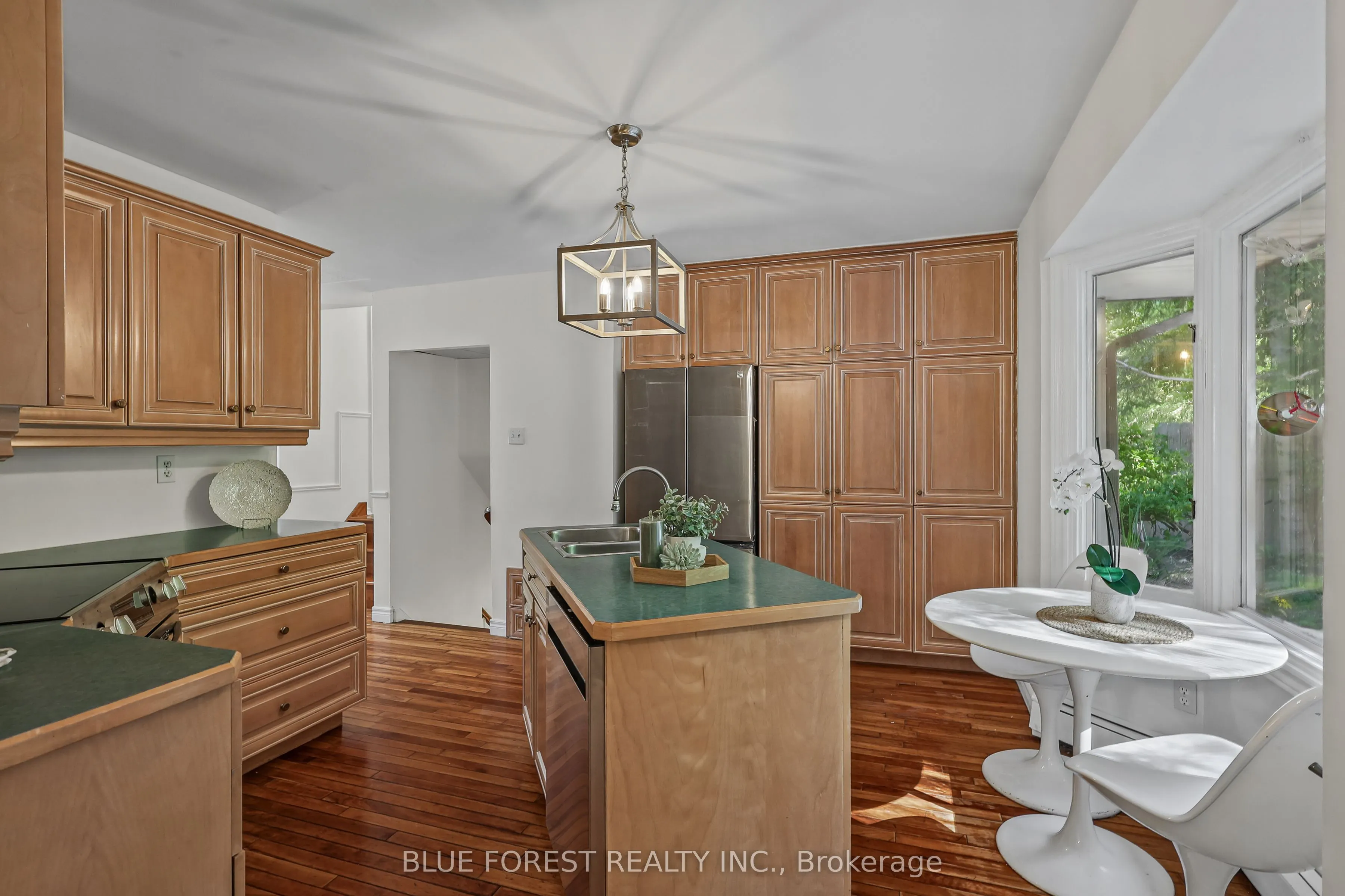 786 Springbank Drive