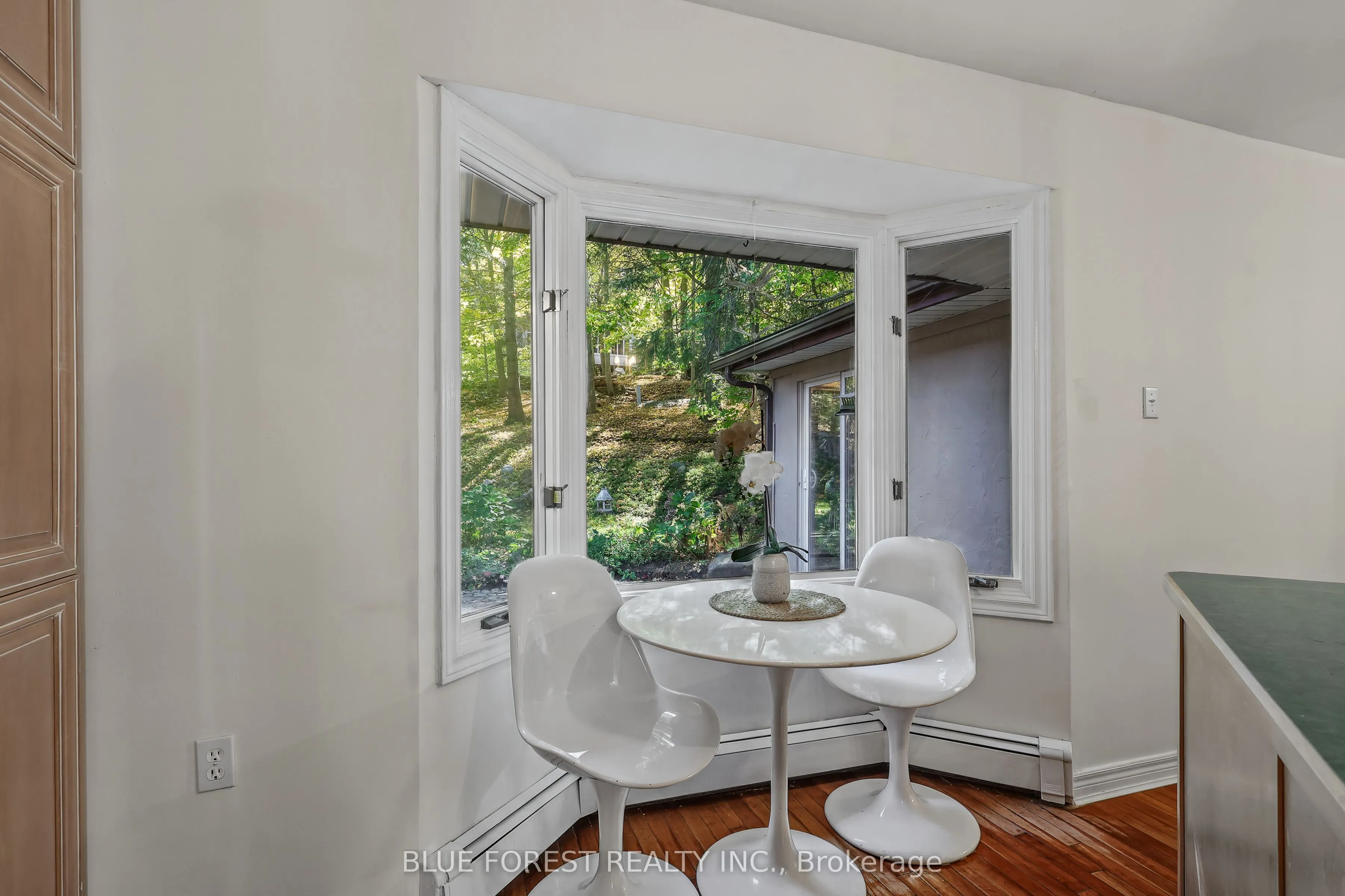 786 Springbank Drive