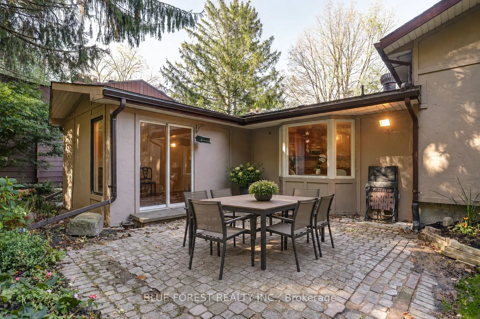786 Springbank Drive