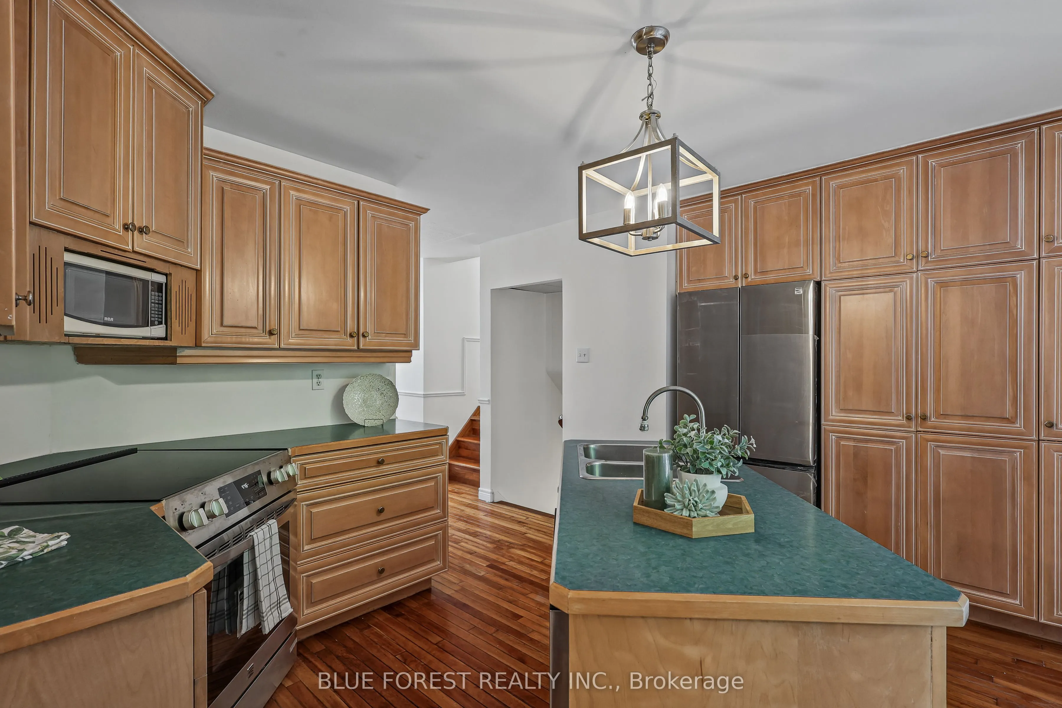 786 Springbank Drive