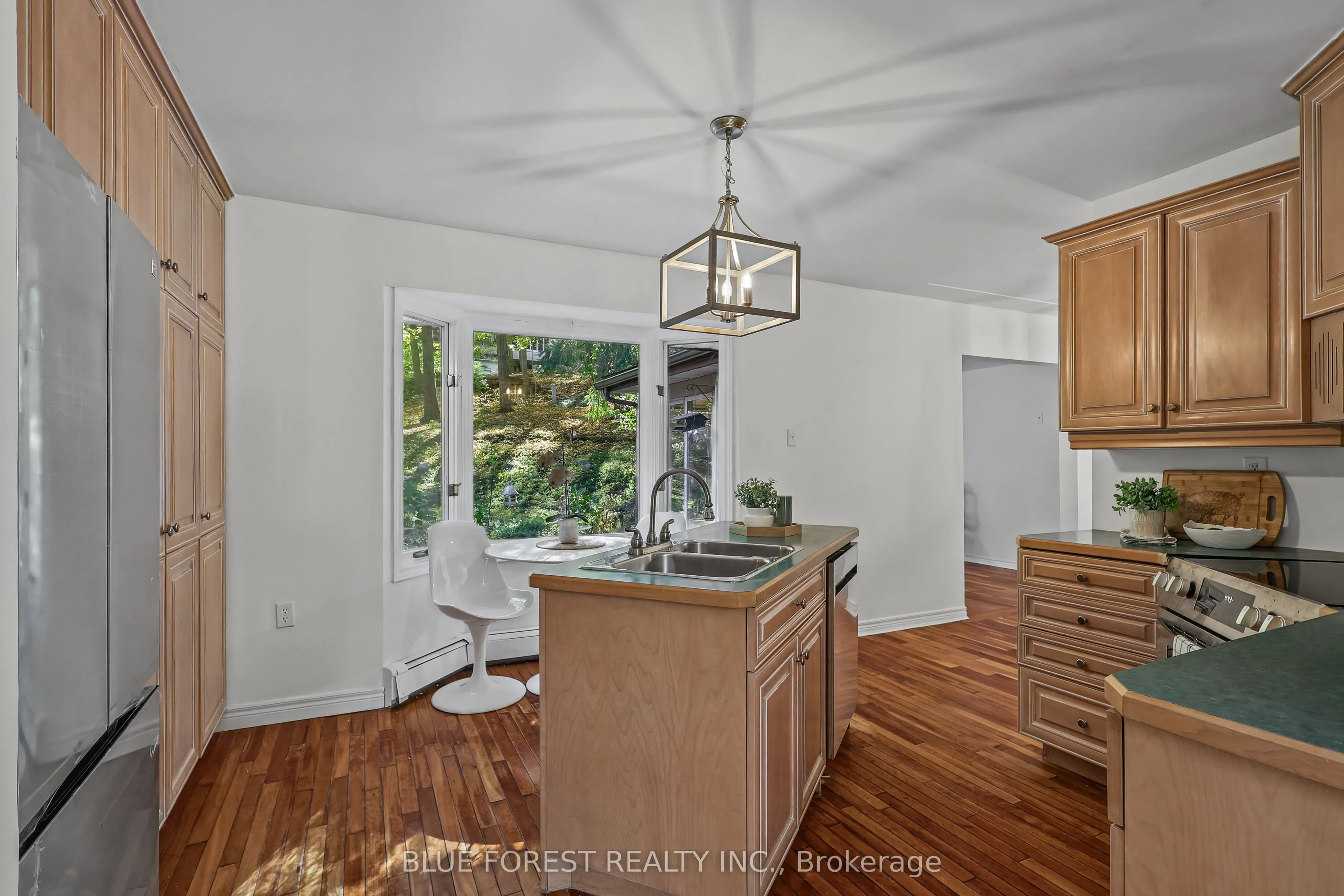 786 Springbank Drive