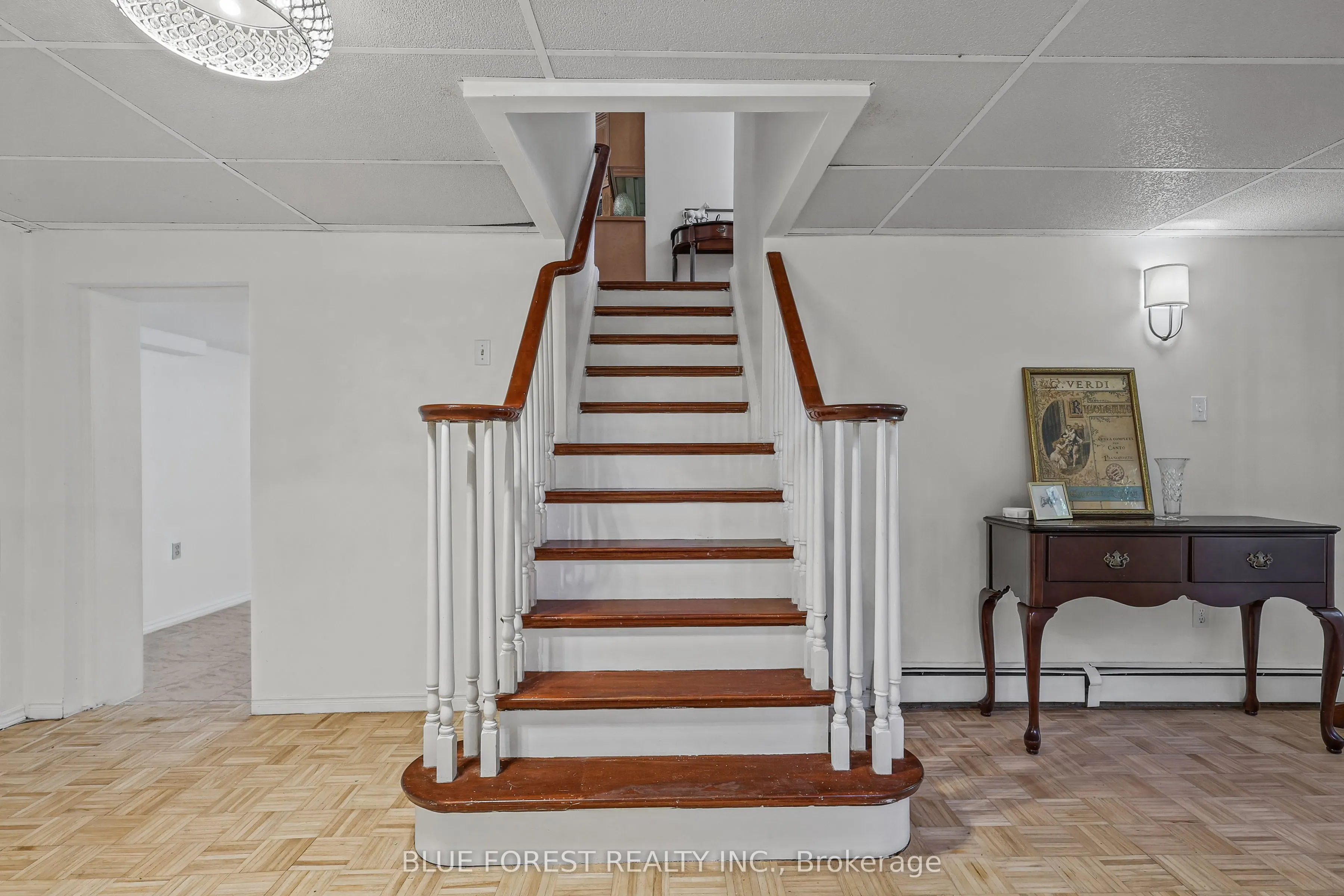 786 Springbank Drive