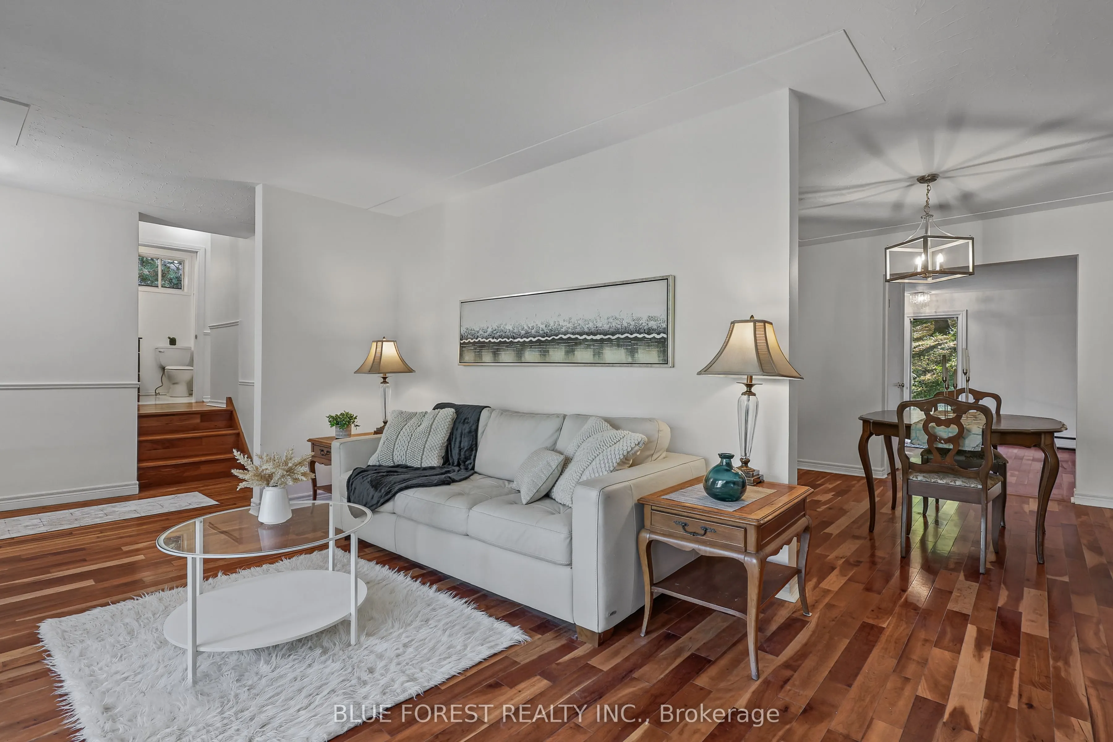 786 Springbank Drive