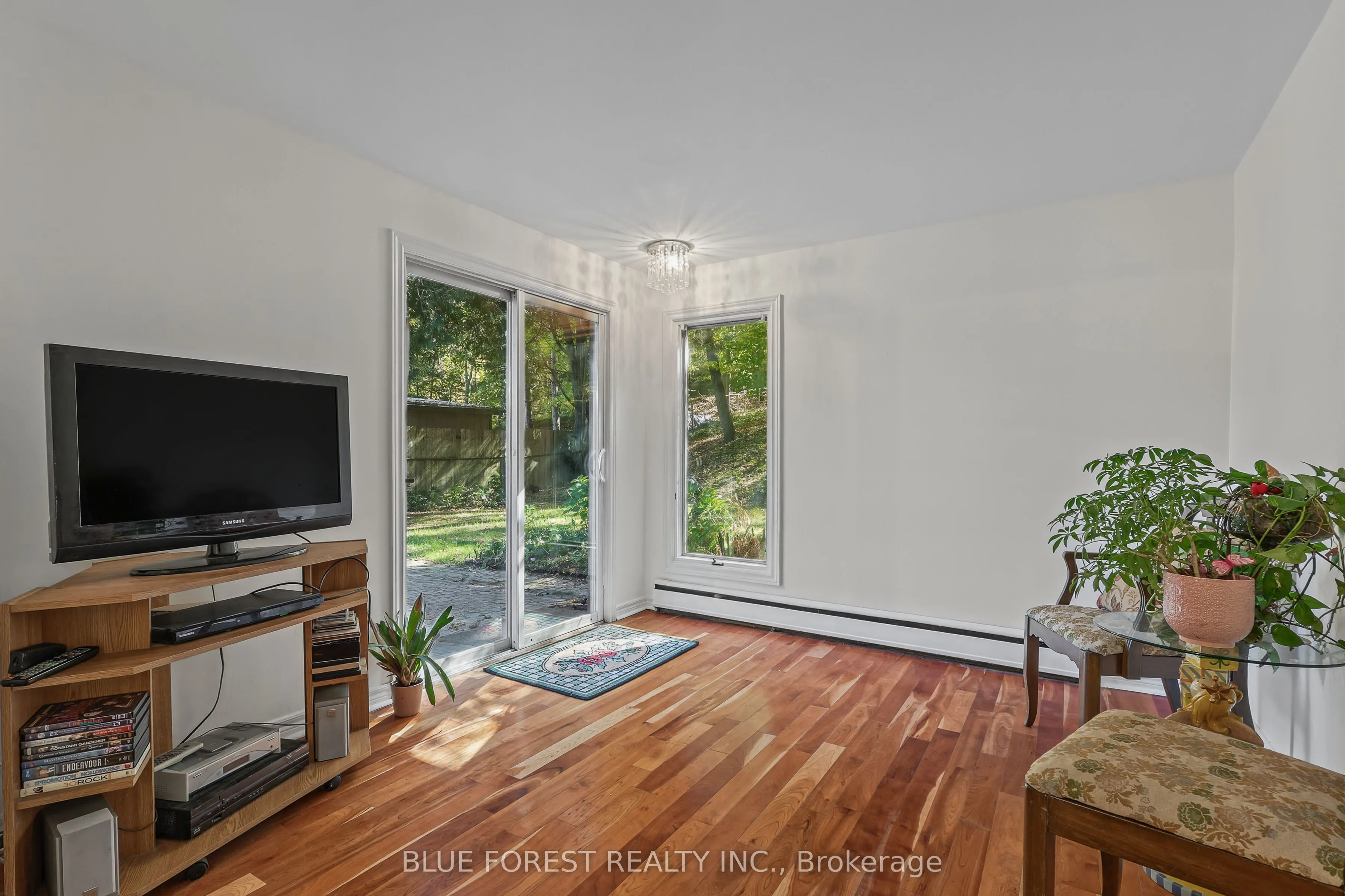786 Springbank Drive