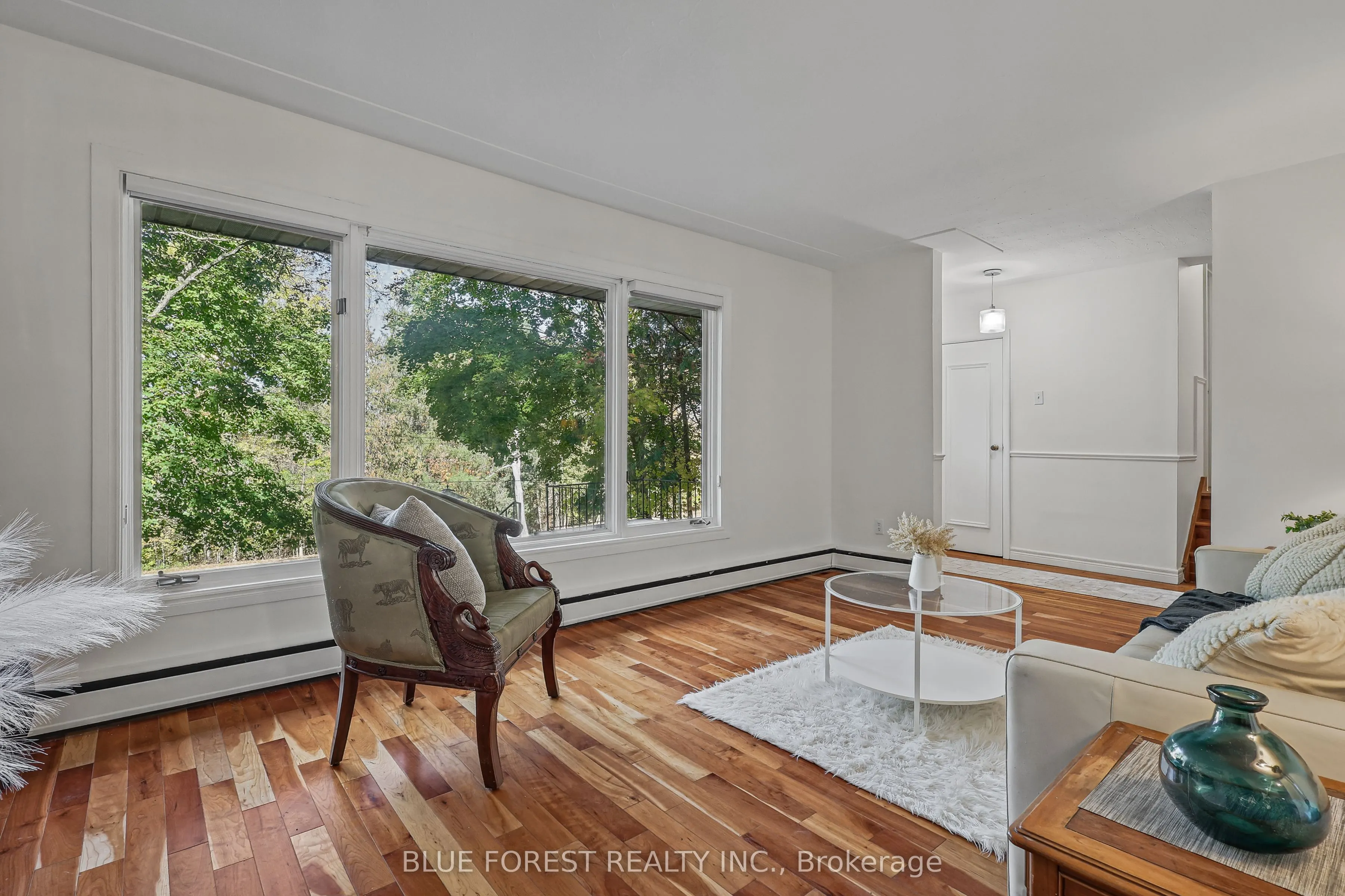 786 Springbank Drive