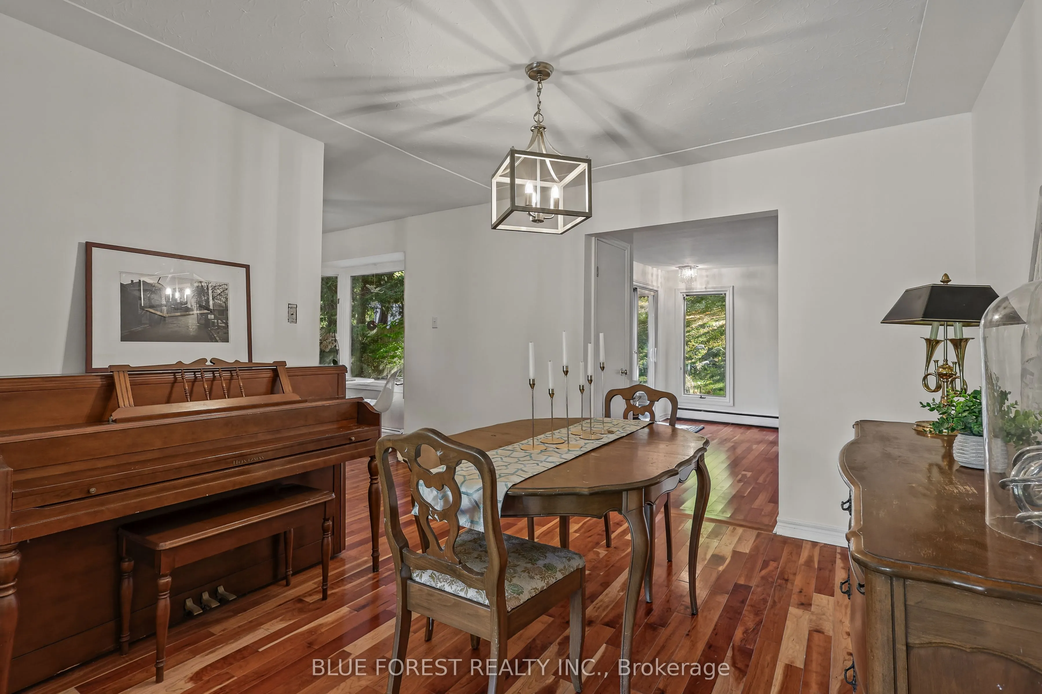 786 Springbank Drive
