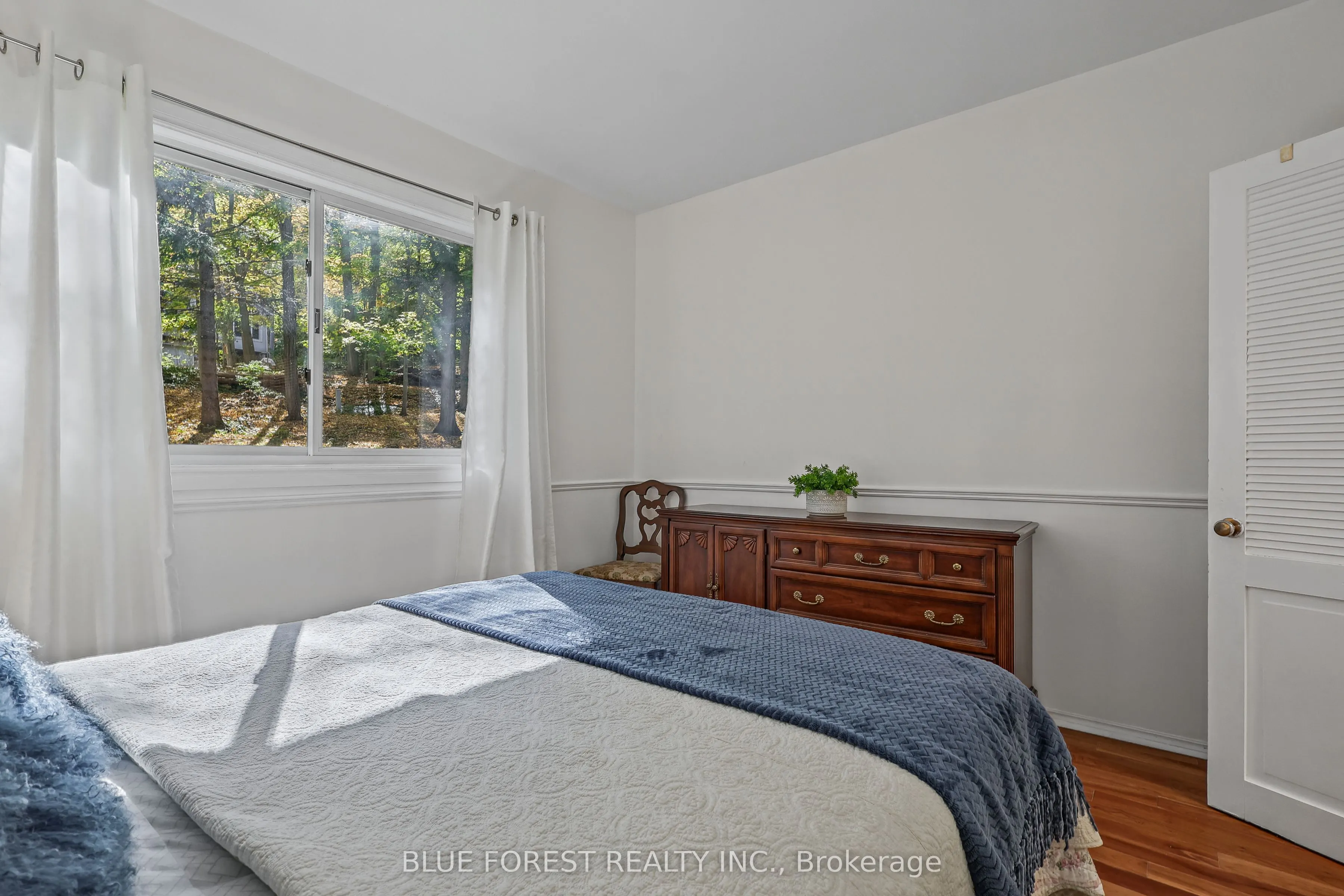 786 Springbank Drive
