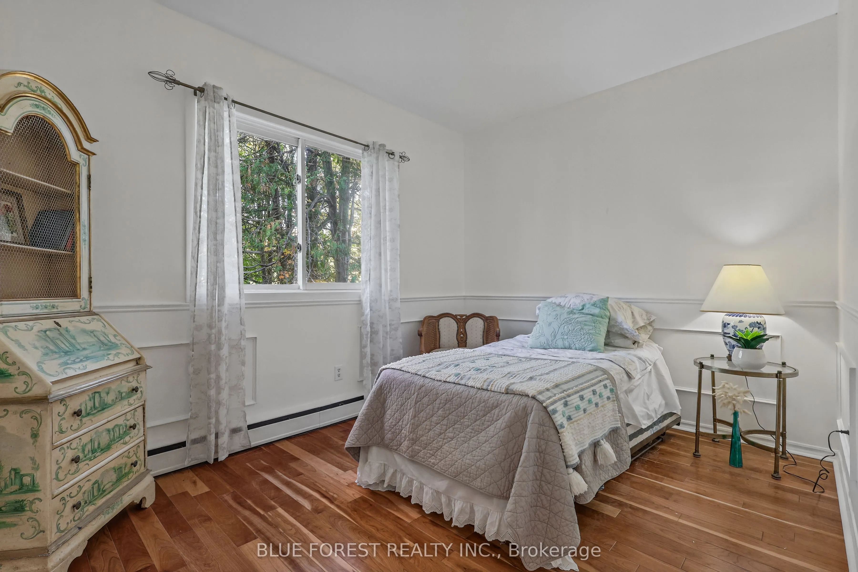 786 Springbank Drive