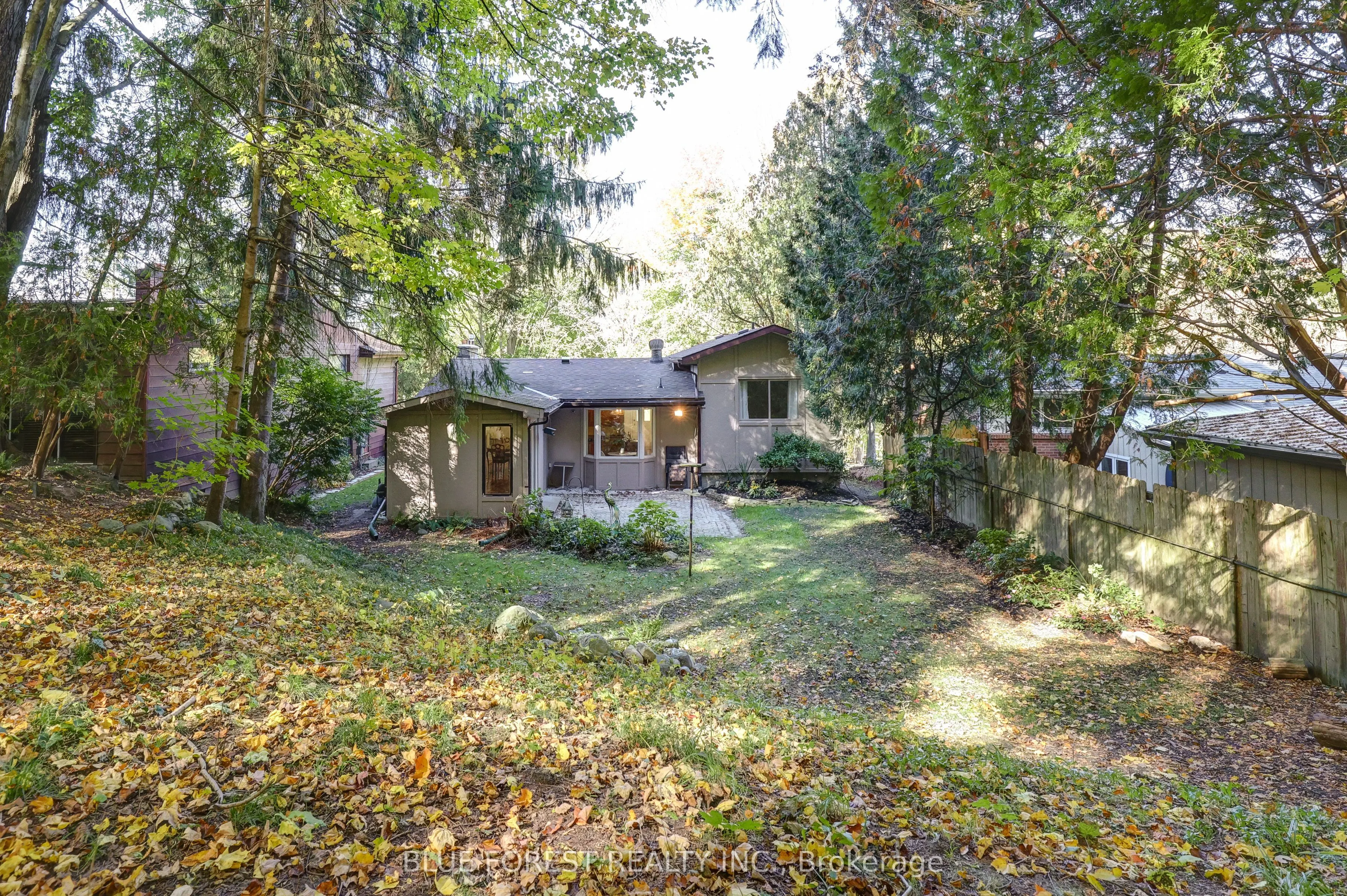 786 Springbank Drive
