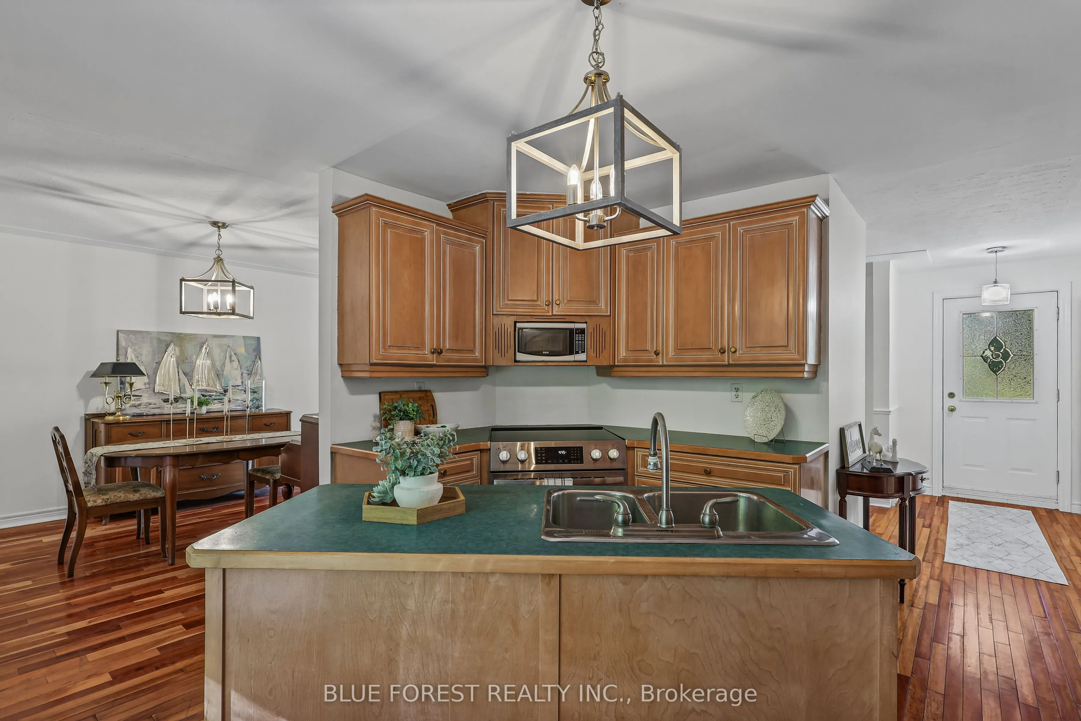 786 Springbank Drive