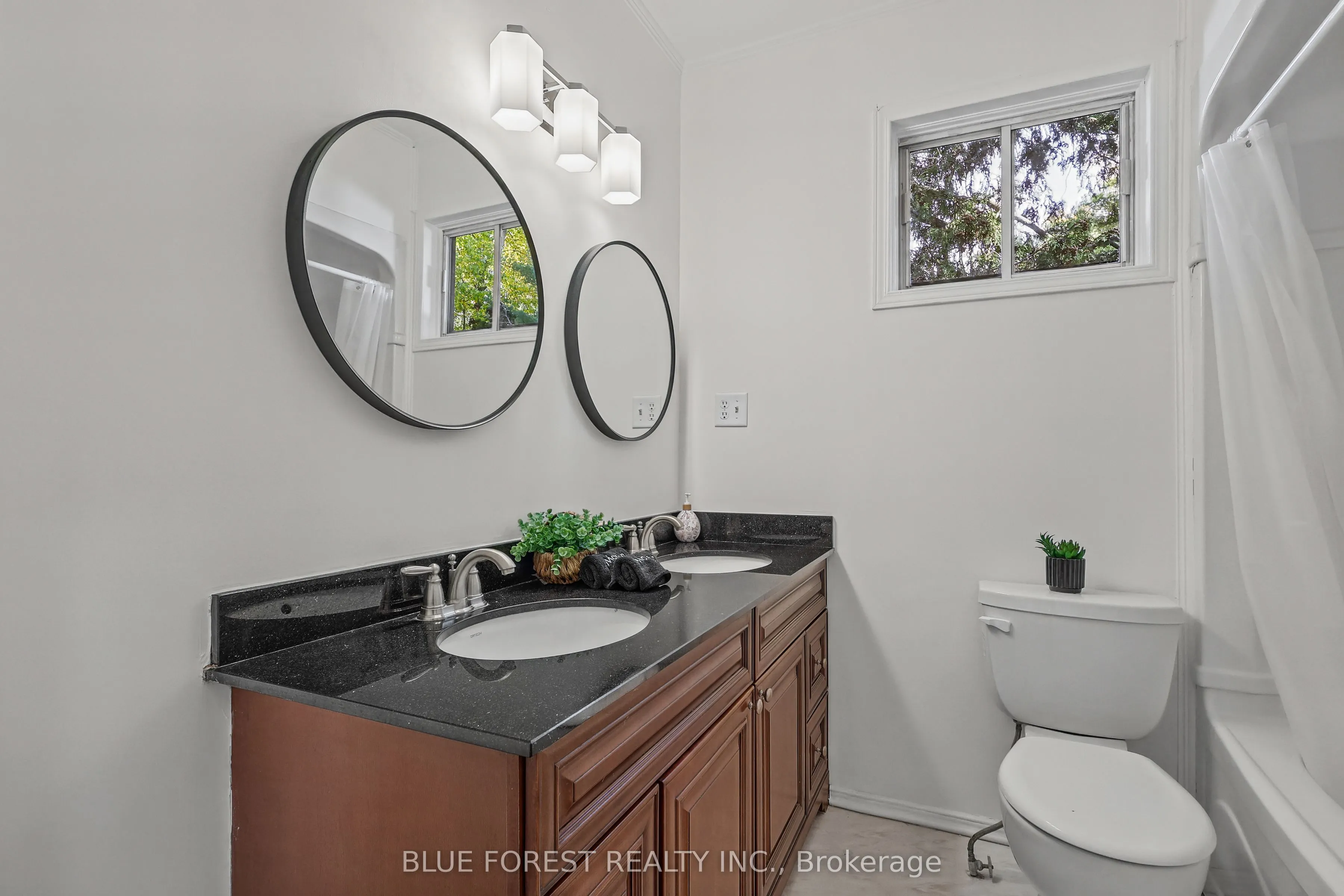 786 Springbank Drive