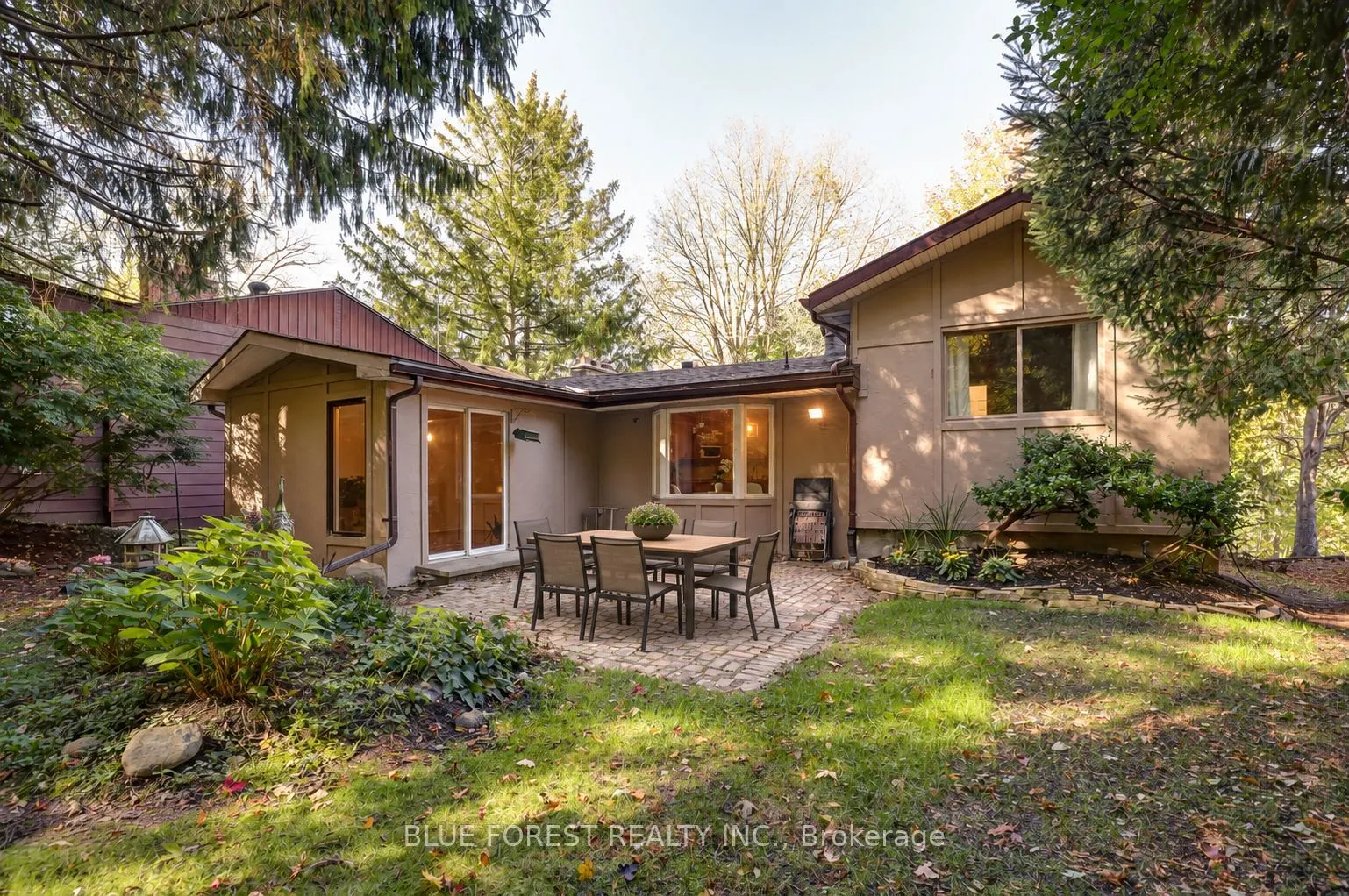 786 Springbank Drive