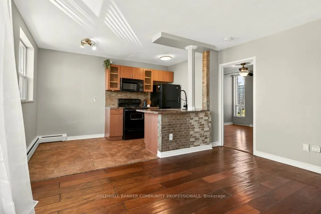 141 Catharine Street S #1003