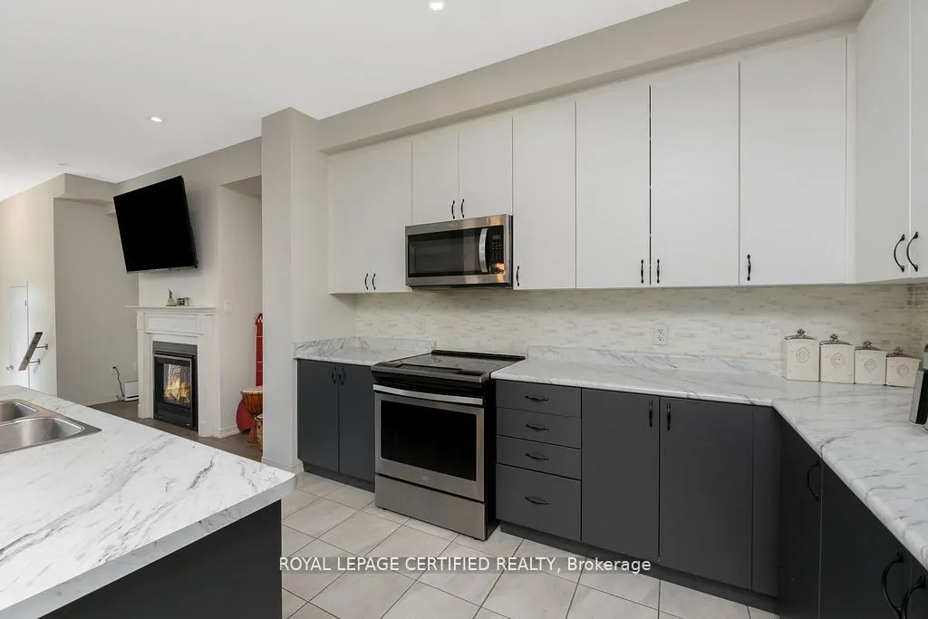 25 Elliot Street E #2